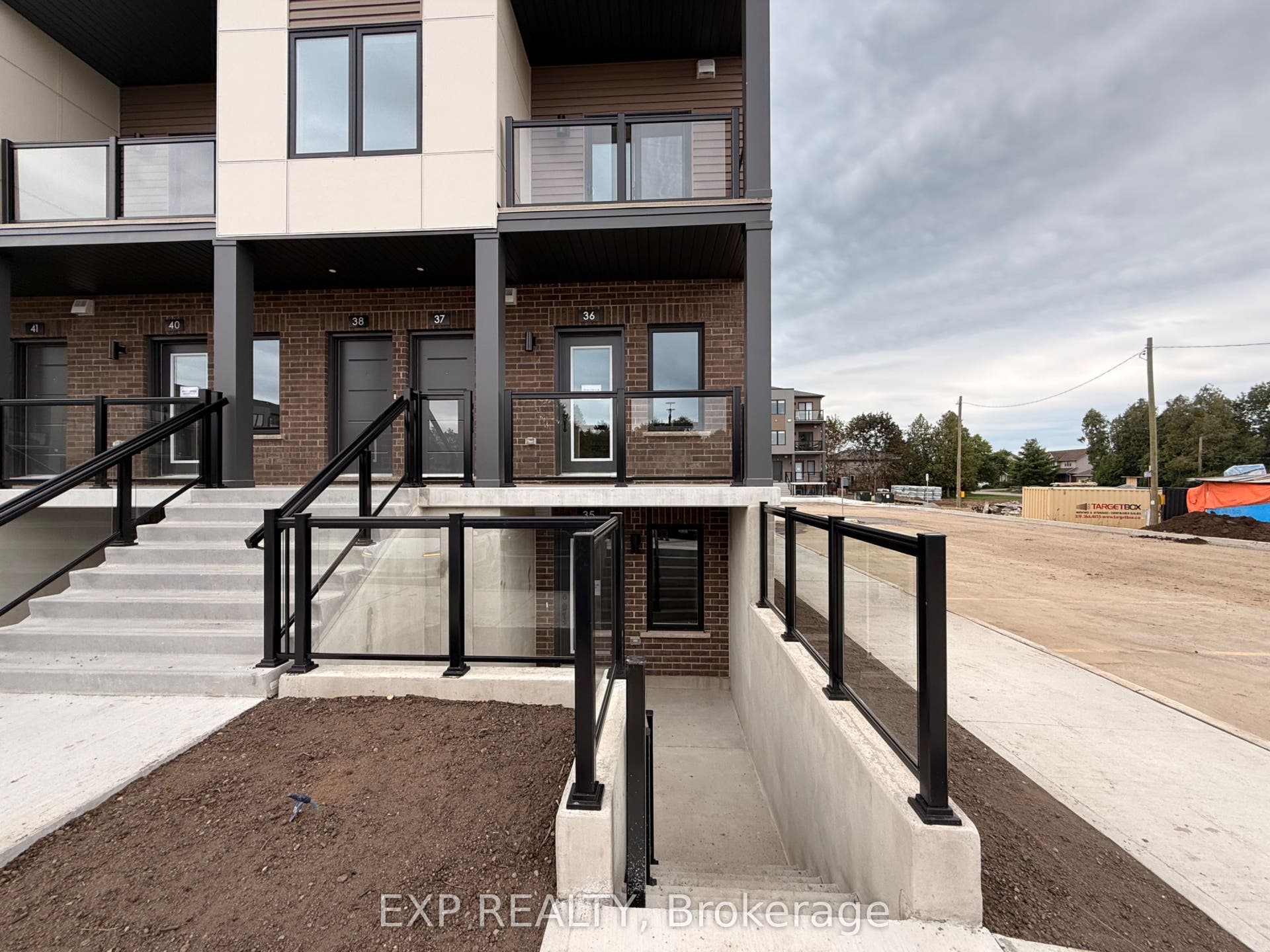 42 Lowes Rd. West Road, #35, Guelph, Wellington ON N1G 0H6 42 Lowes Rd. West Road, #35, Guelph, Wellington ON N1G 0H6