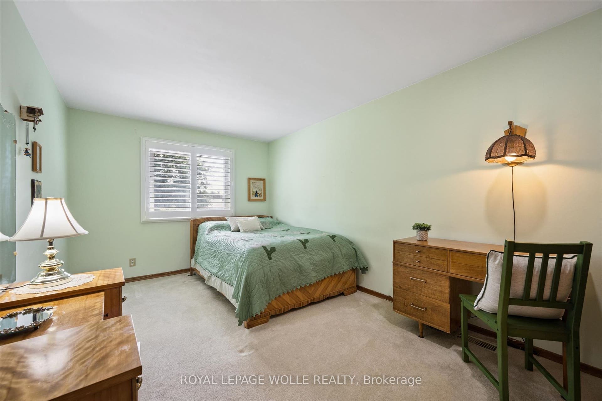 62 Gibson Drive, Kitchener, Waterloo ON N2B 2P4 62 Gibson Drive, Kitchener, Waterloo ON N2B 2P4