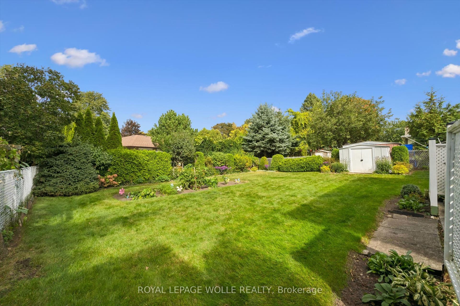 62 Gibson Drive, Kitchener, Waterloo ON N2B 2P4 62 Gibson Drive, Kitchener, Waterloo ON N2B 2P4