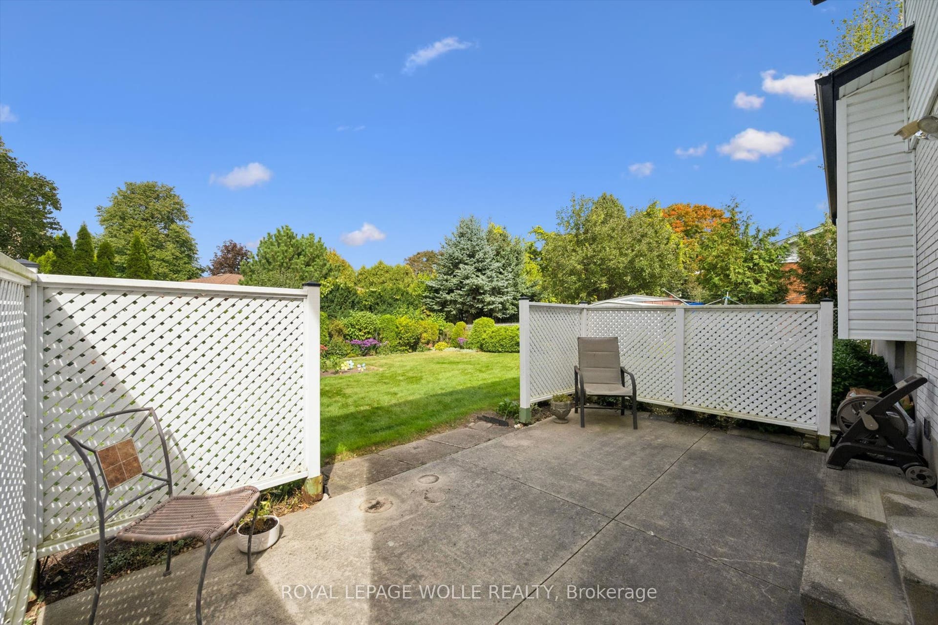62 Gibson Drive, Kitchener, Waterloo ON N2B 2P4 62 Gibson Drive, Kitchener, Waterloo ON N2B 2P4