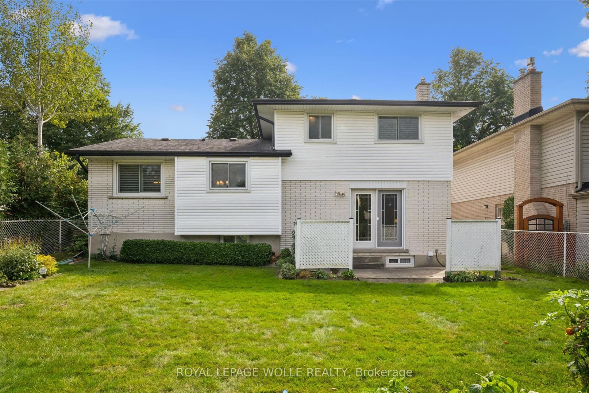 62 Gibson Drive, Kitchener, Waterloo ON N2B 2P4 62 Gibson Drive, Kitchener, Waterloo ON N2B 2P4