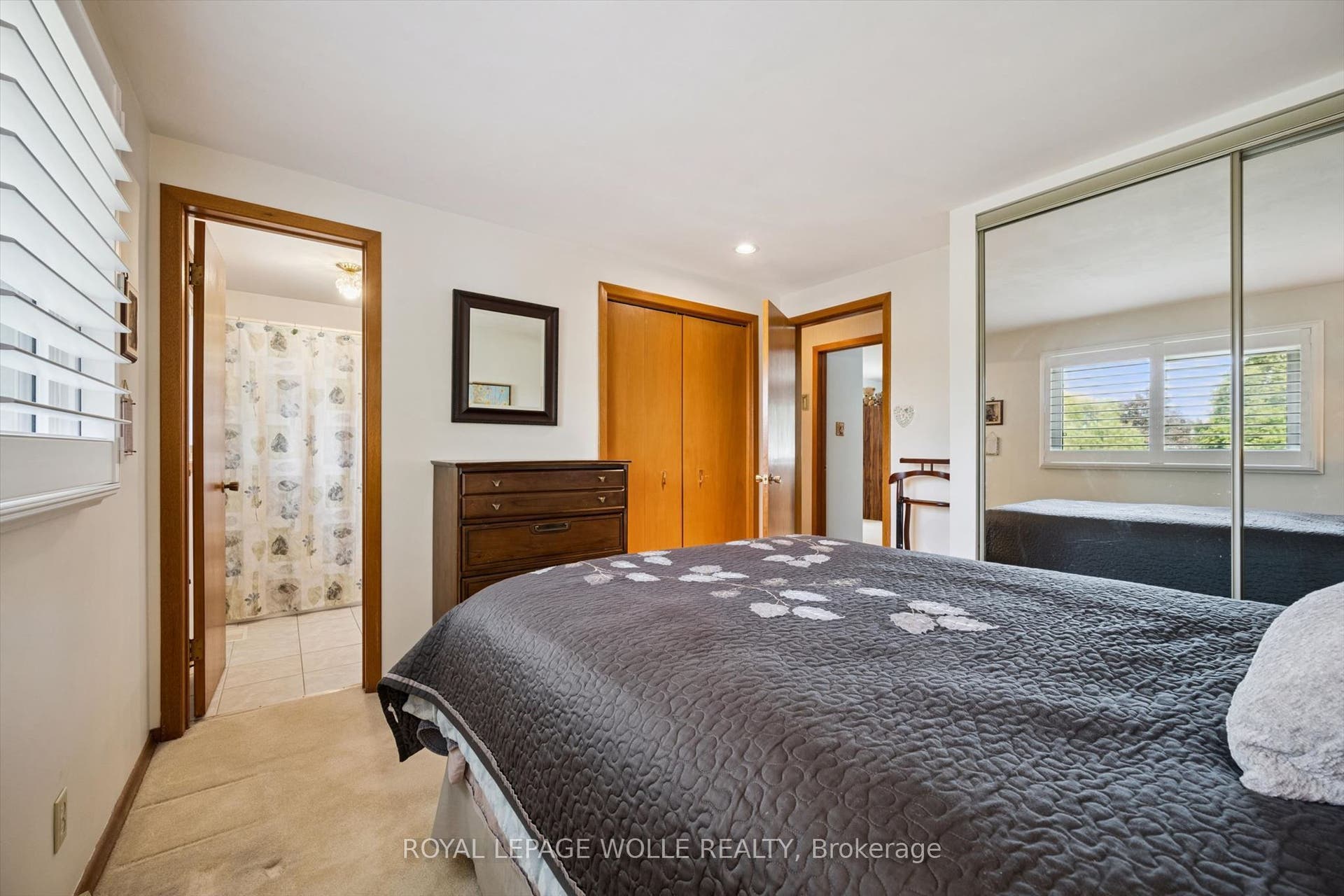 62 Gibson Drive, Kitchener, Waterloo ON N2B 2P4 62 Gibson Drive, Kitchener, Waterloo ON N2B 2P4