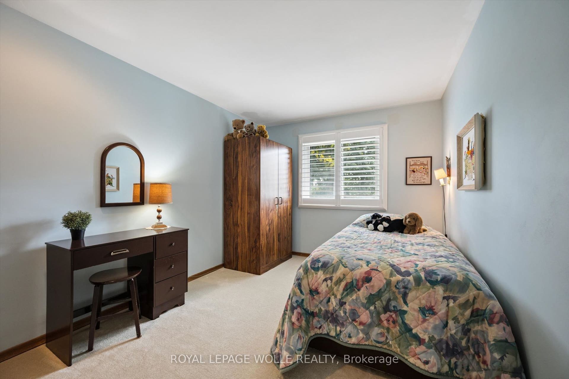 62 Gibson Drive, Kitchener, Waterloo ON N2B 2P4 62 Gibson Drive, Kitchener, Waterloo ON N2B 2P4