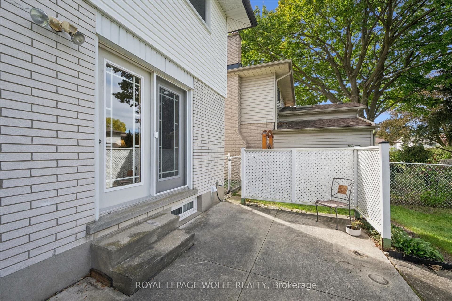 62 Gibson Drive, Kitchener, Waterloo ON N2B 2P4 62 Gibson Drive, Kitchener, Waterloo ON N2B 2P4
