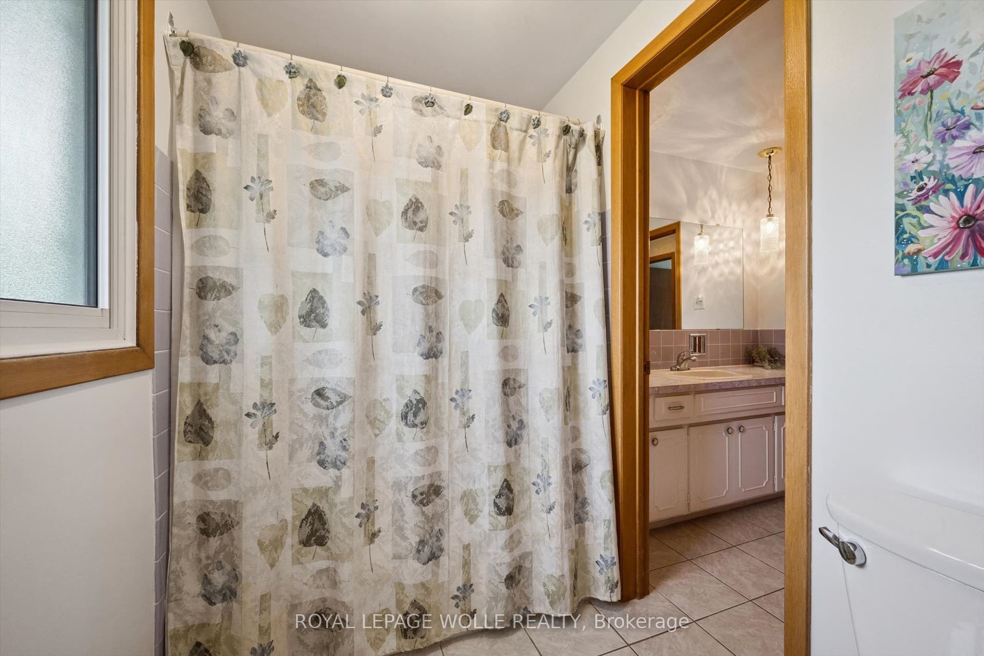62 Gibson Drive, Kitchener, Waterloo ON N2B 2P4 62 Gibson Drive, Kitchener, Waterloo ON N2B 2P4