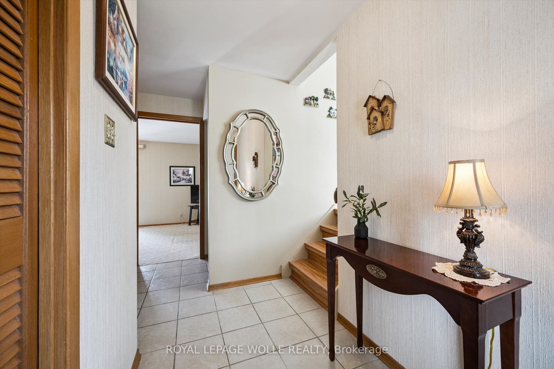 62 Gibson Drive, Kitchener, Waterloo ON N2B 2P4 62 Gibson Drive, Kitchener, Waterloo ON N2B 2P4