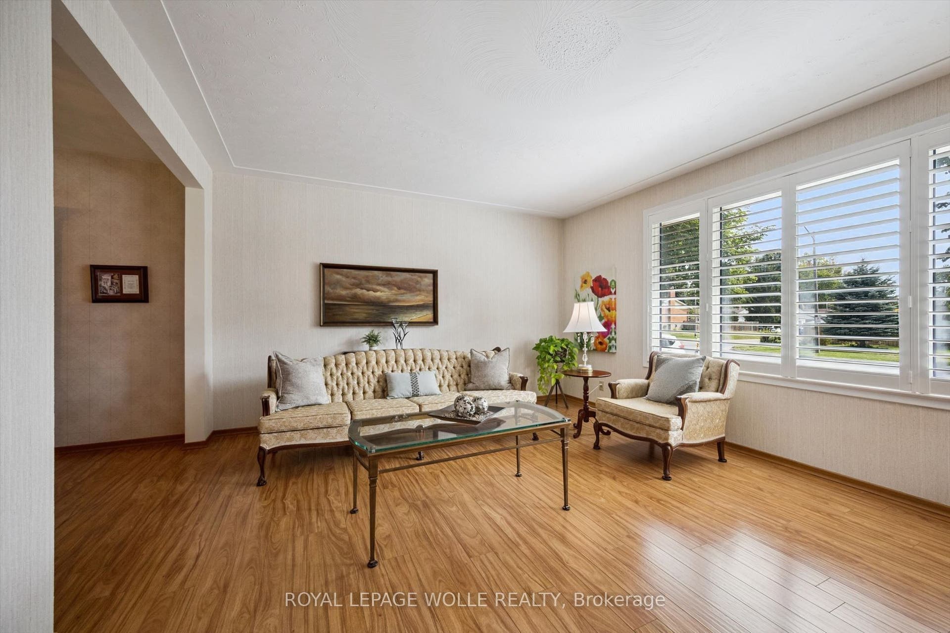 62 Gibson Drive, Kitchener, Waterloo ON N2B 2P4 62 Gibson Drive, Kitchener, Waterloo ON N2B 2P4