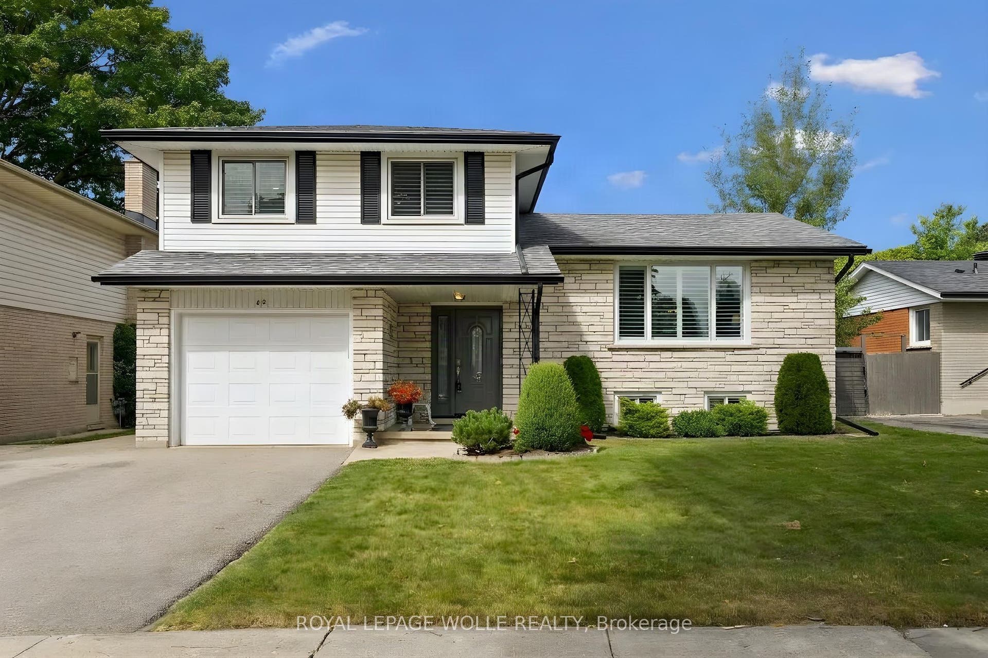62 Gibson Drive, Kitchener, Waterloo ON N2B 2P4 62 Gibson Drive, Kitchener, Waterloo ON N2B 2P4