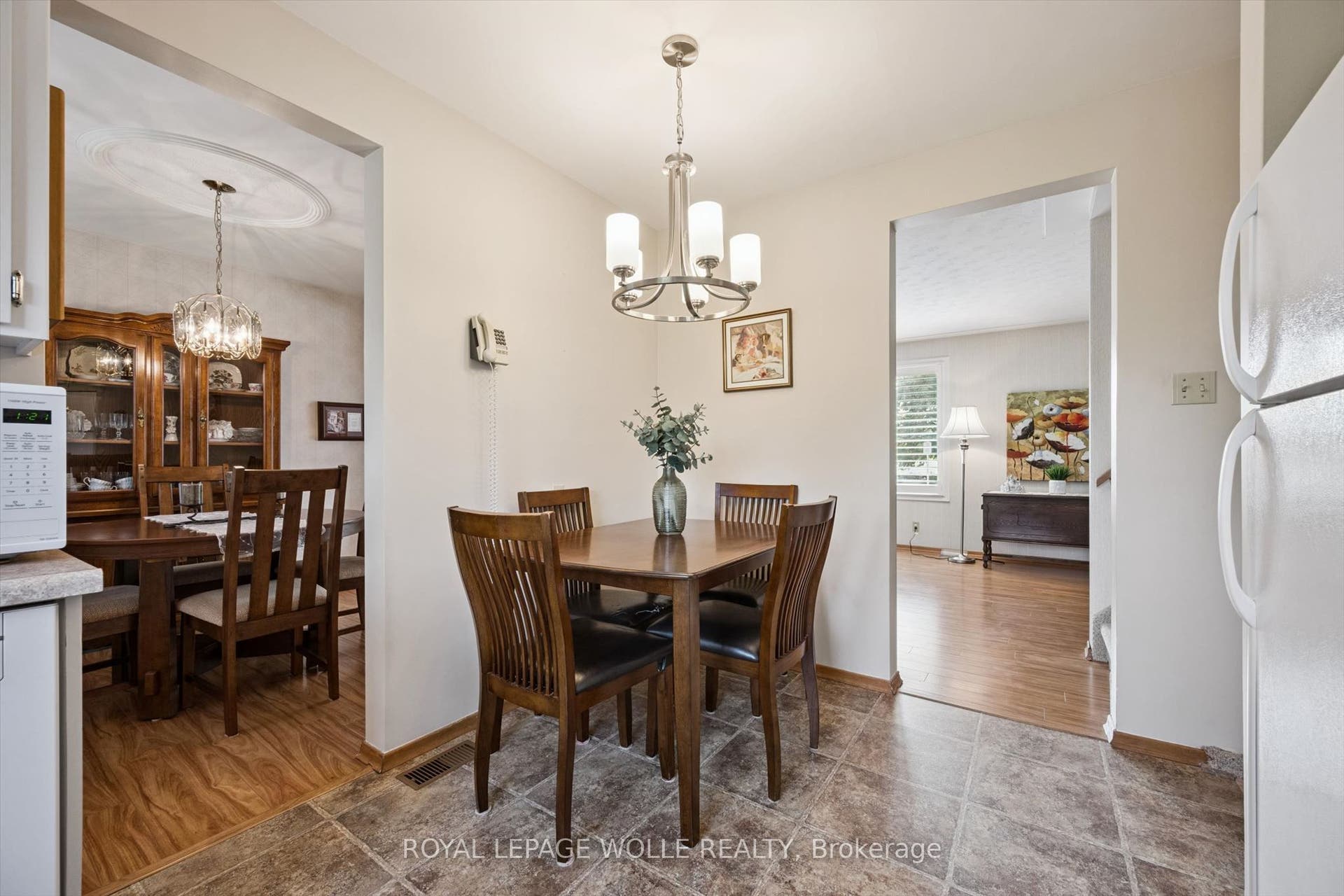 62 Gibson Drive, Kitchener, Waterloo ON N2B 2P4 62 Gibson Drive, Kitchener, Waterloo ON N2B 2P4