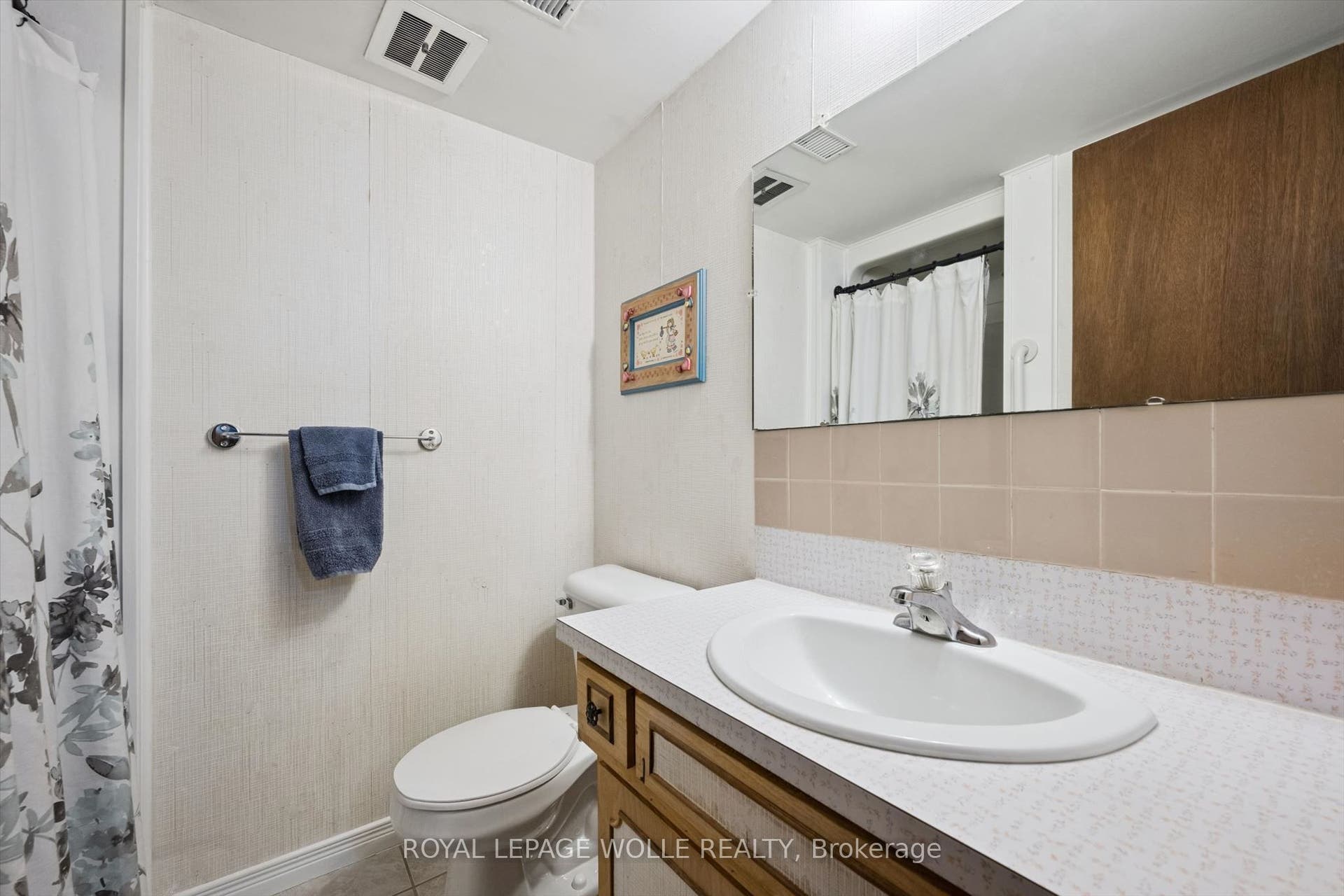 62 Gibson Drive, Kitchener, Waterloo ON N2B 2P4 62 Gibson Drive, Kitchener, Waterloo ON N2B 2P4
