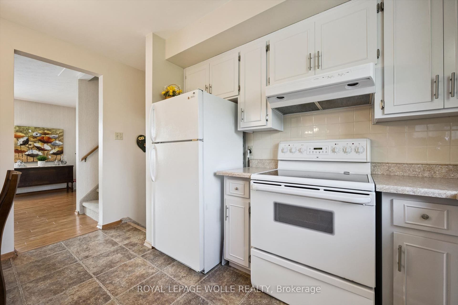 62 Gibson Drive, Kitchener, Waterloo ON N2B 2P4 62 Gibson Drive, Kitchener, Waterloo ON N2B 2P4