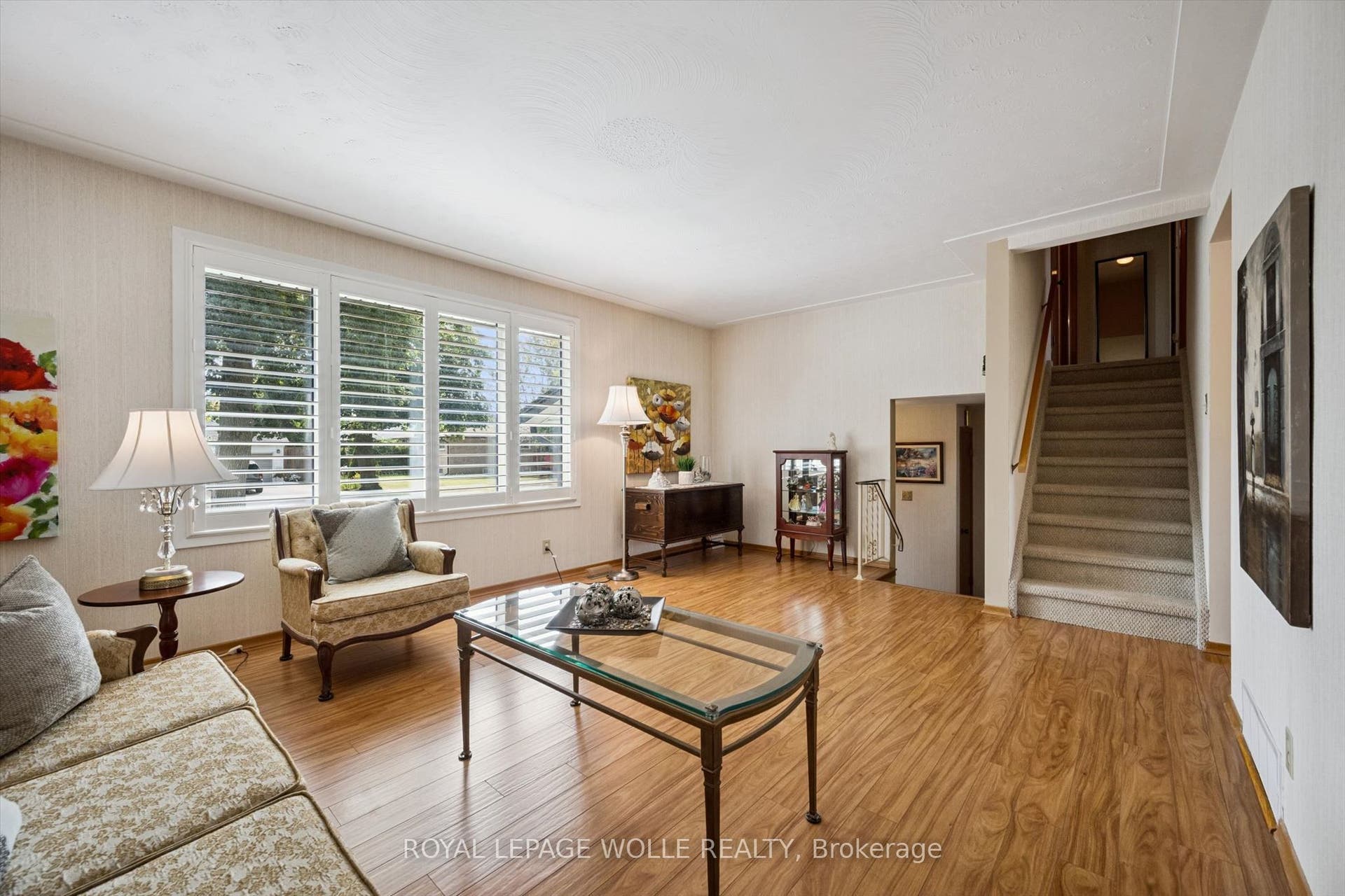62 Gibson Drive, Kitchener, Waterloo ON N2B 2P4 62 Gibson Drive, Kitchener, Waterloo ON N2B 2P4