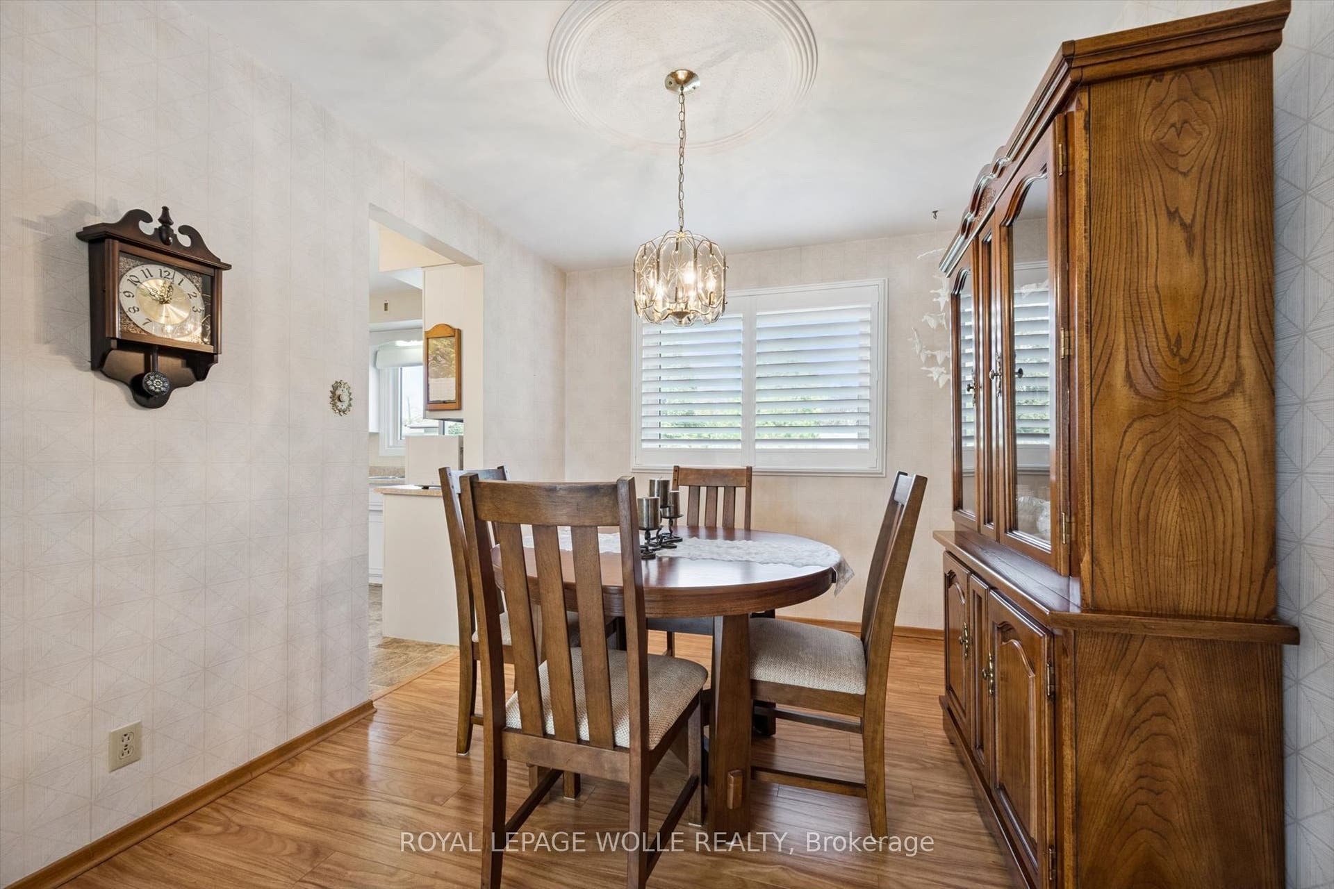 62 Gibson Drive, Kitchener, Waterloo ON N2B 2P4 62 Gibson Drive, Kitchener, Waterloo ON N2B 2P4