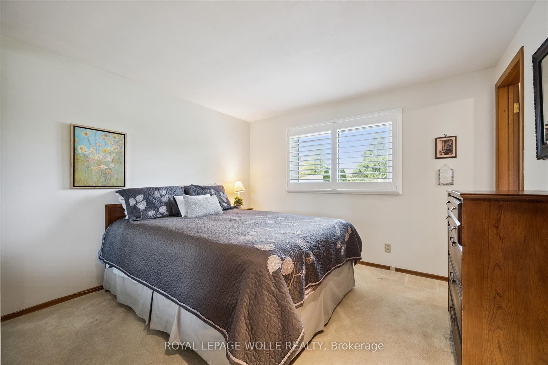 62 Gibson Drive, Kitchener, Waterloo ON N2B 2P4 62 Gibson Drive, Kitchener, Waterloo ON N2B 2P4