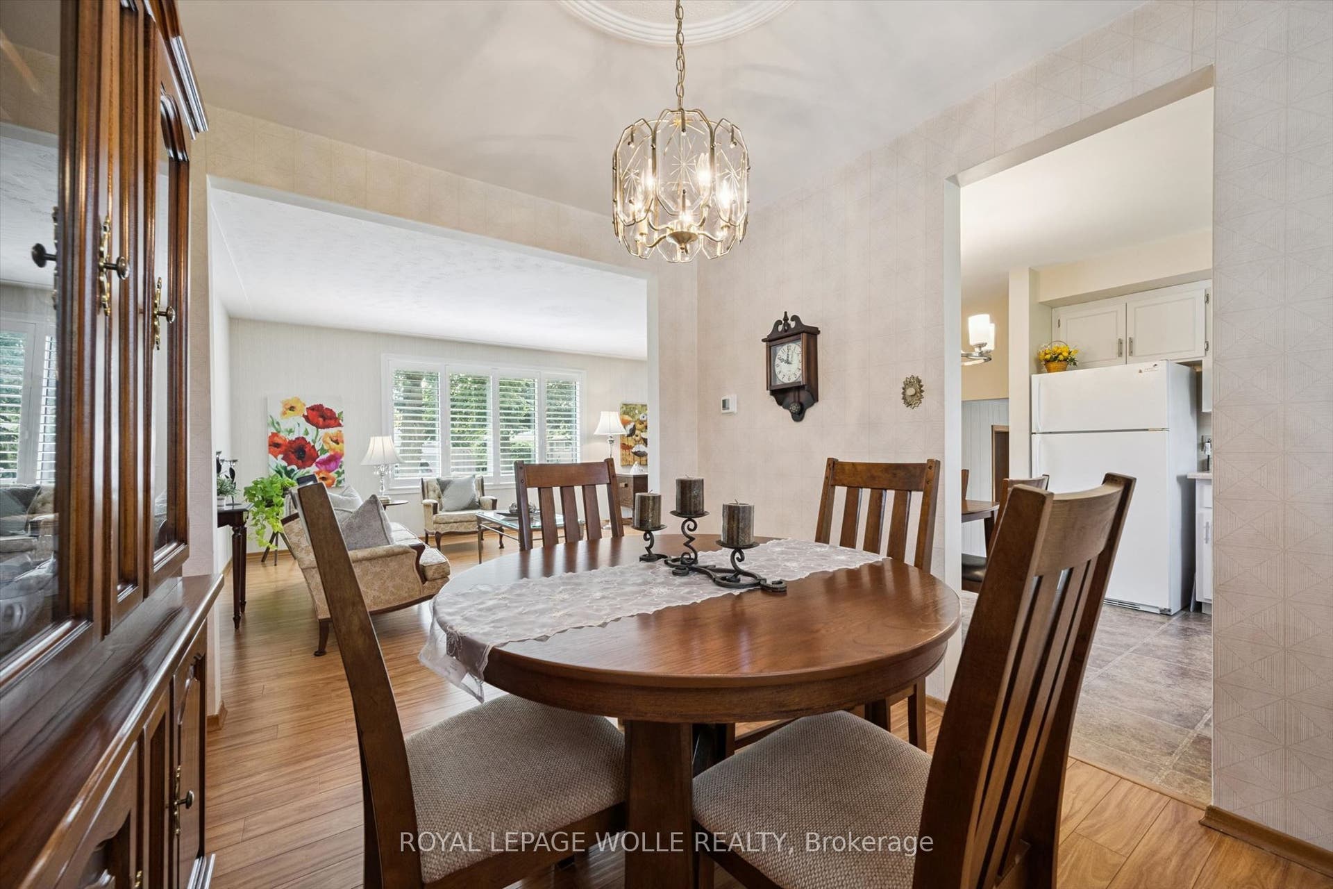 62 Gibson Drive, Kitchener, Waterloo ON N2B 2P4 62 Gibson Drive, Kitchener, Waterloo ON N2B 2P4