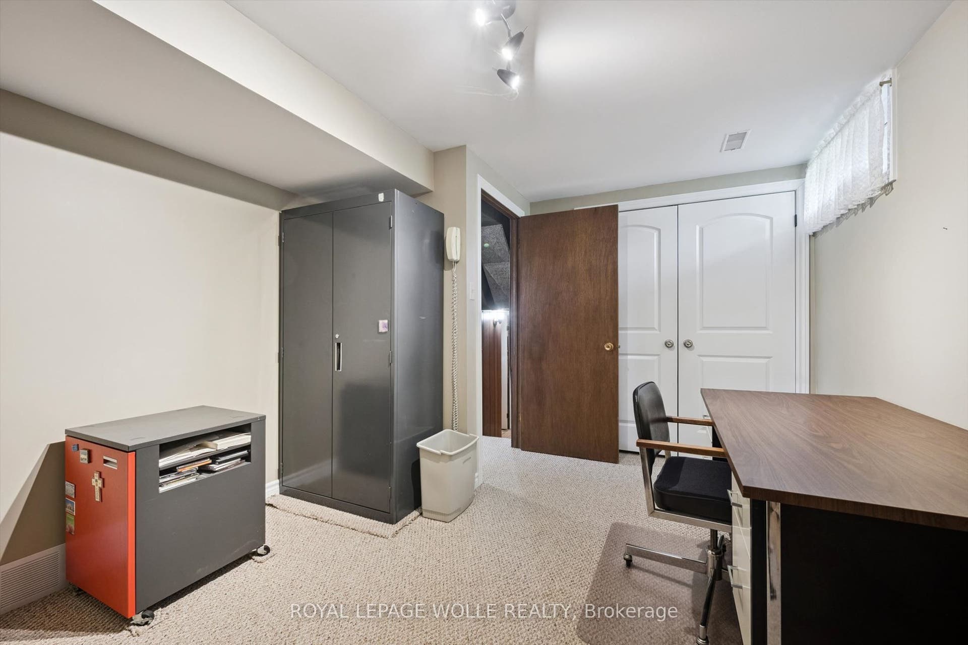 62 Gibson Drive, Kitchener, Waterloo ON N2B 2P4 62 Gibson Drive, Kitchener, Waterloo ON N2B 2P4
