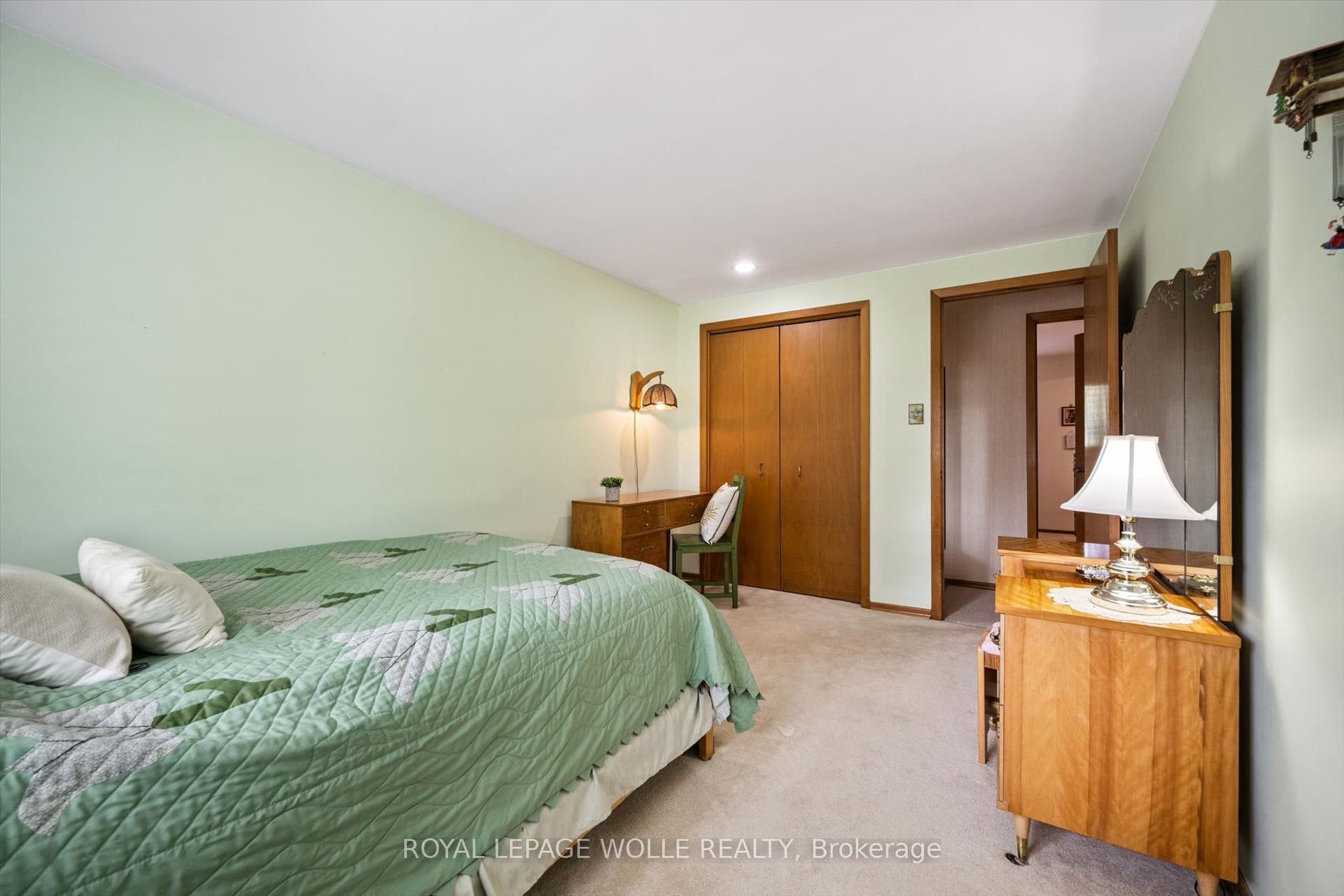 62 Gibson Drive, Kitchener, Waterloo ON N2B 2P4 62 Gibson Drive, Kitchener, Waterloo ON N2B 2P4