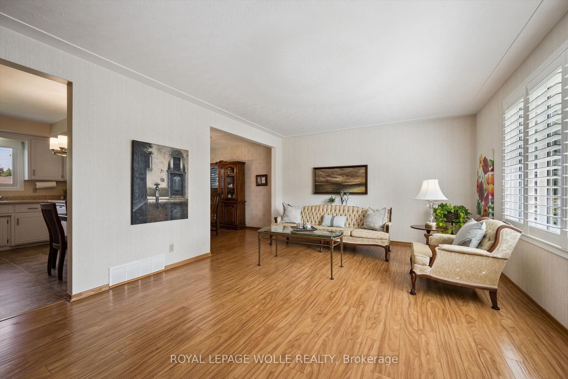 62 Gibson Drive, Kitchener, Waterloo ON N2B 2P4 62 Gibson Drive, Kitchener, Waterloo ON N2B 2P4
