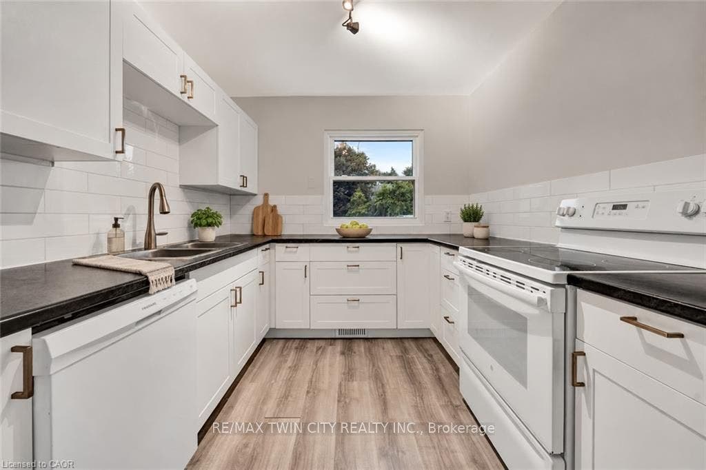 655 Albert Street, #C, Waterloo, Waterloo ON N2L 3V5 655 Albert Street, #C, Waterloo, Waterloo ON N2L 3V5