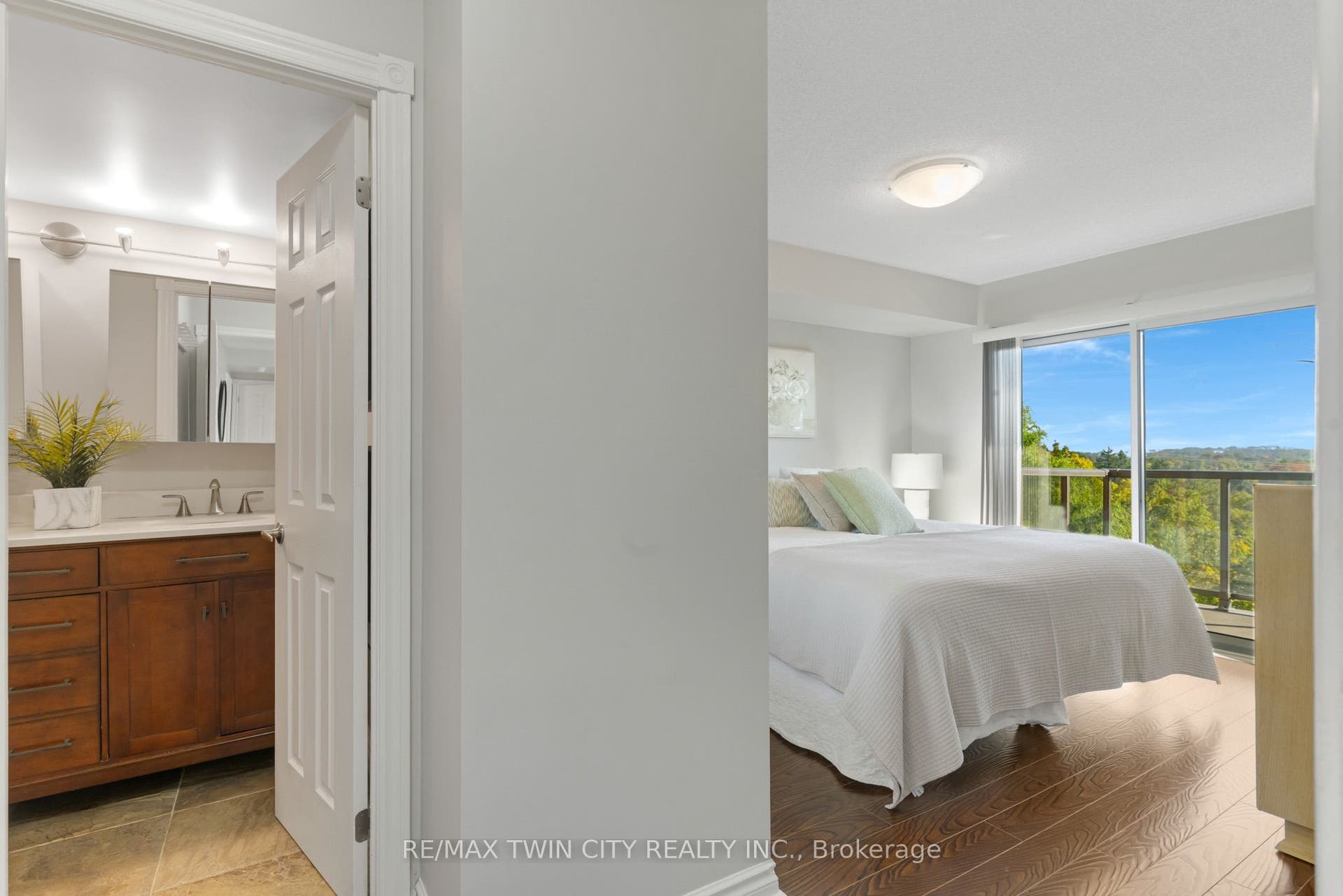 237 King Street W, Cambridge, Waterloo ON N3H 5L2 Primary Bedroom