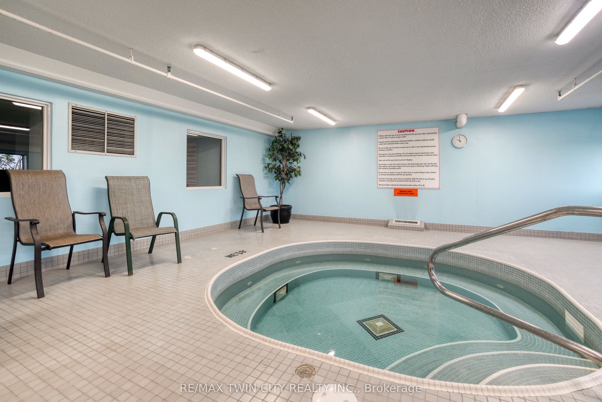 237 King Street W, Cambridge, Waterloo ON N3H 5L2 Hot tub