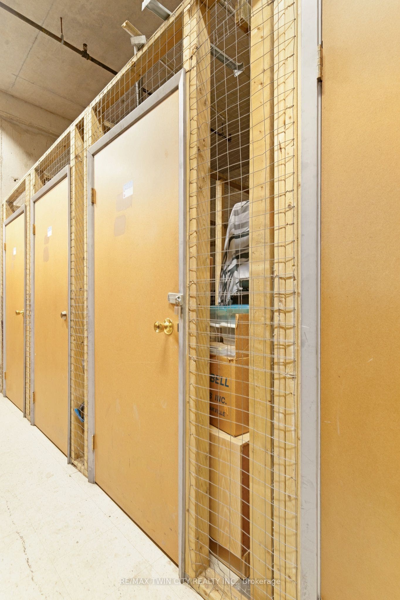 237 King Street W, Cambridge, Waterloo ON N3H 5L2 Storage Locker