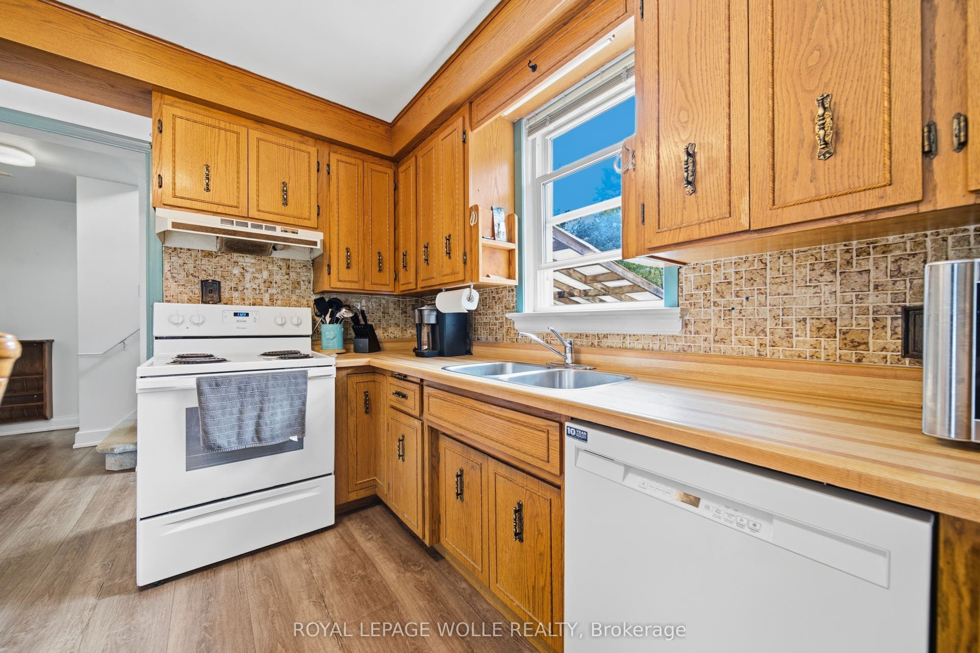147 Glen Road, Kitchener, Waterloo ON N2M 3G3 147 Glen Road, Kitchener, Waterloo ON N2M 3G3