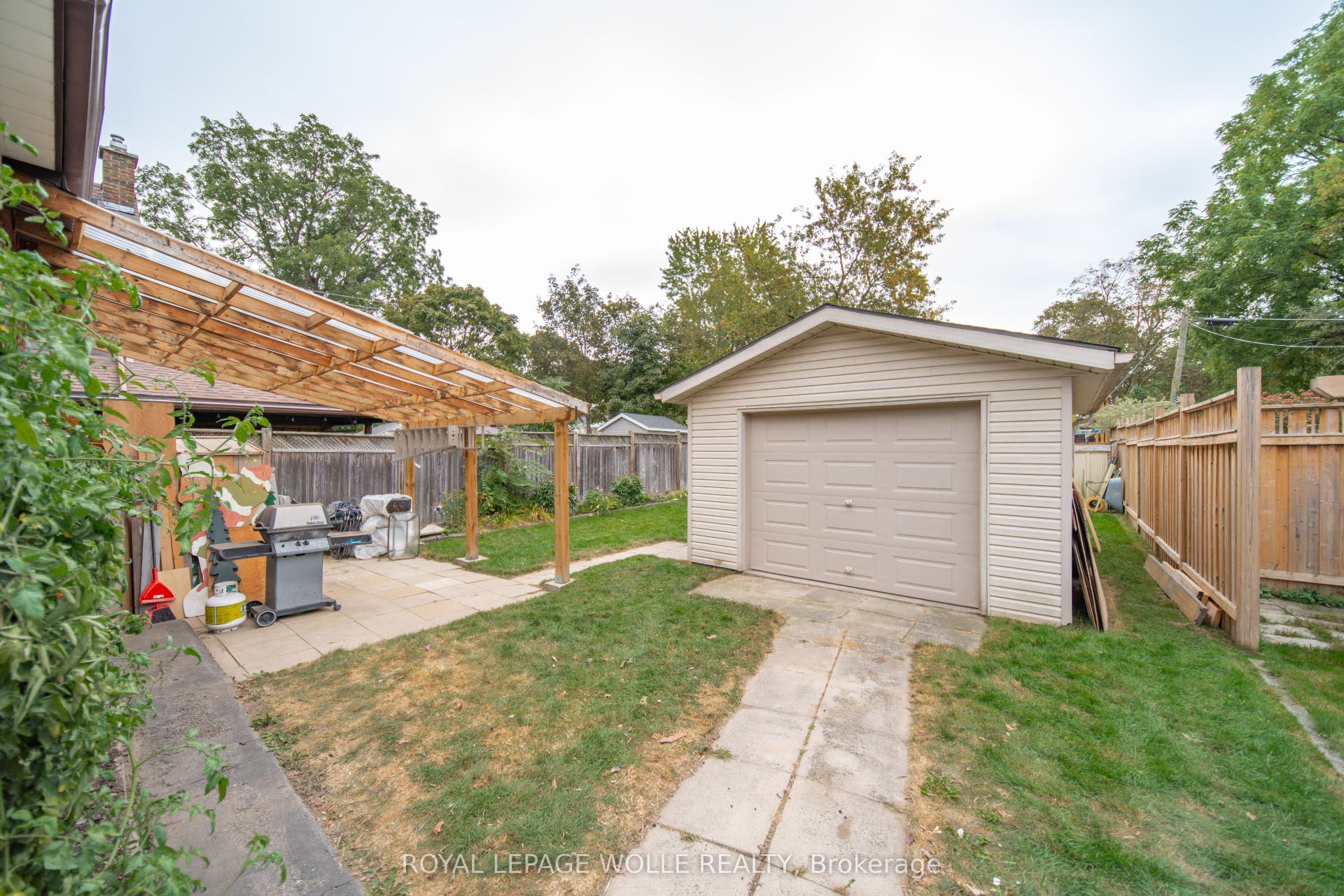 147 Glen Road, Kitchener, Waterloo ON N2M 3G3 147 Glen Road, Kitchener, Waterloo ON N2M 3G3