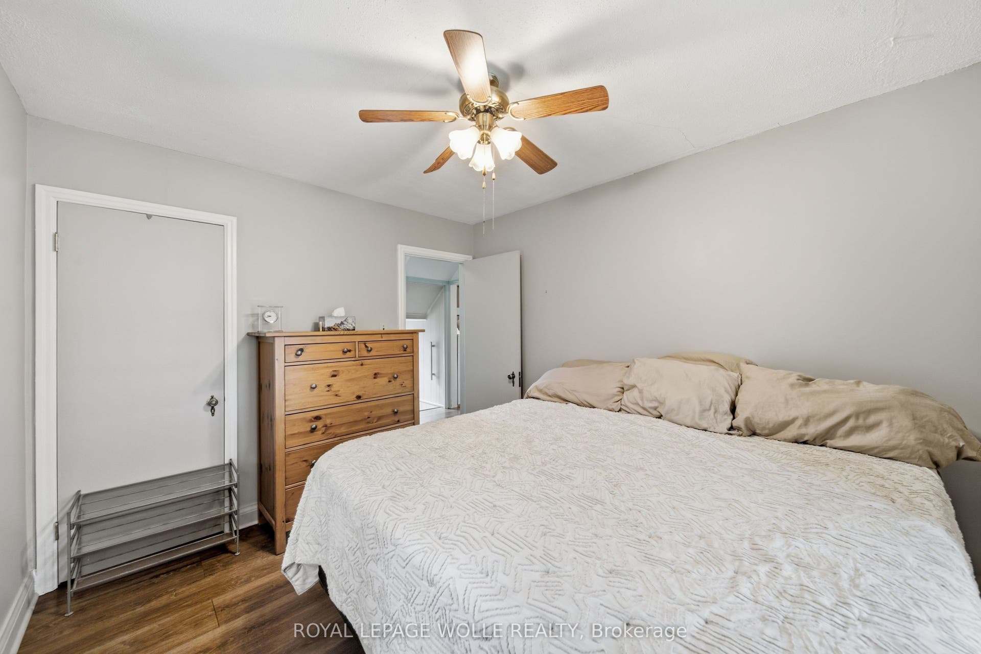 147 Glen Road, Kitchener, Waterloo ON N2M 3G3 147 Glen Road, Kitchener, Waterloo ON N2M 3G3