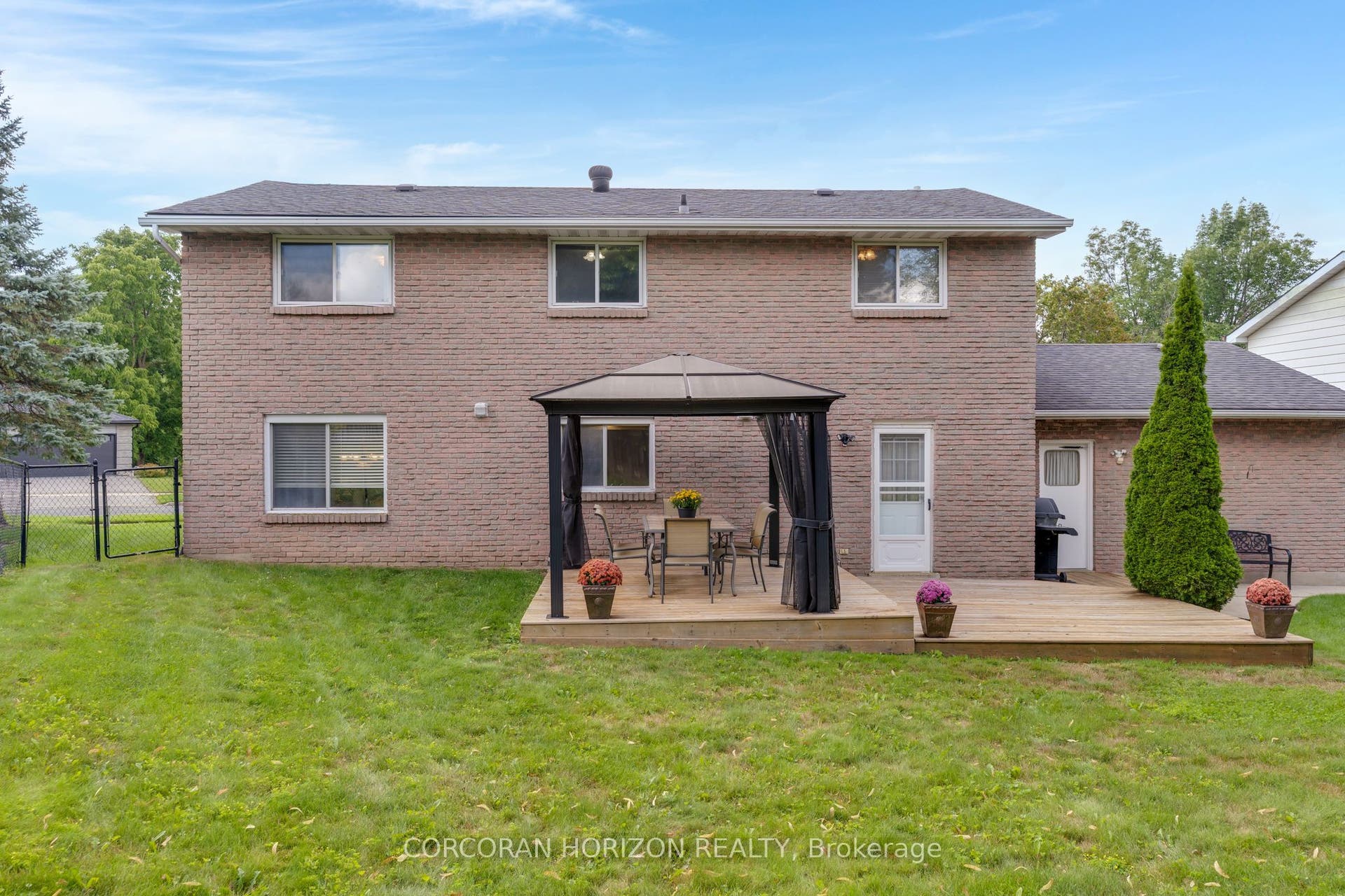 8 Blue Spruce Court, Kitchener, Waterloo ON N2N 1L1 8 Blue Spruce Court, Kitchener, Waterloo ON N2N 1L1