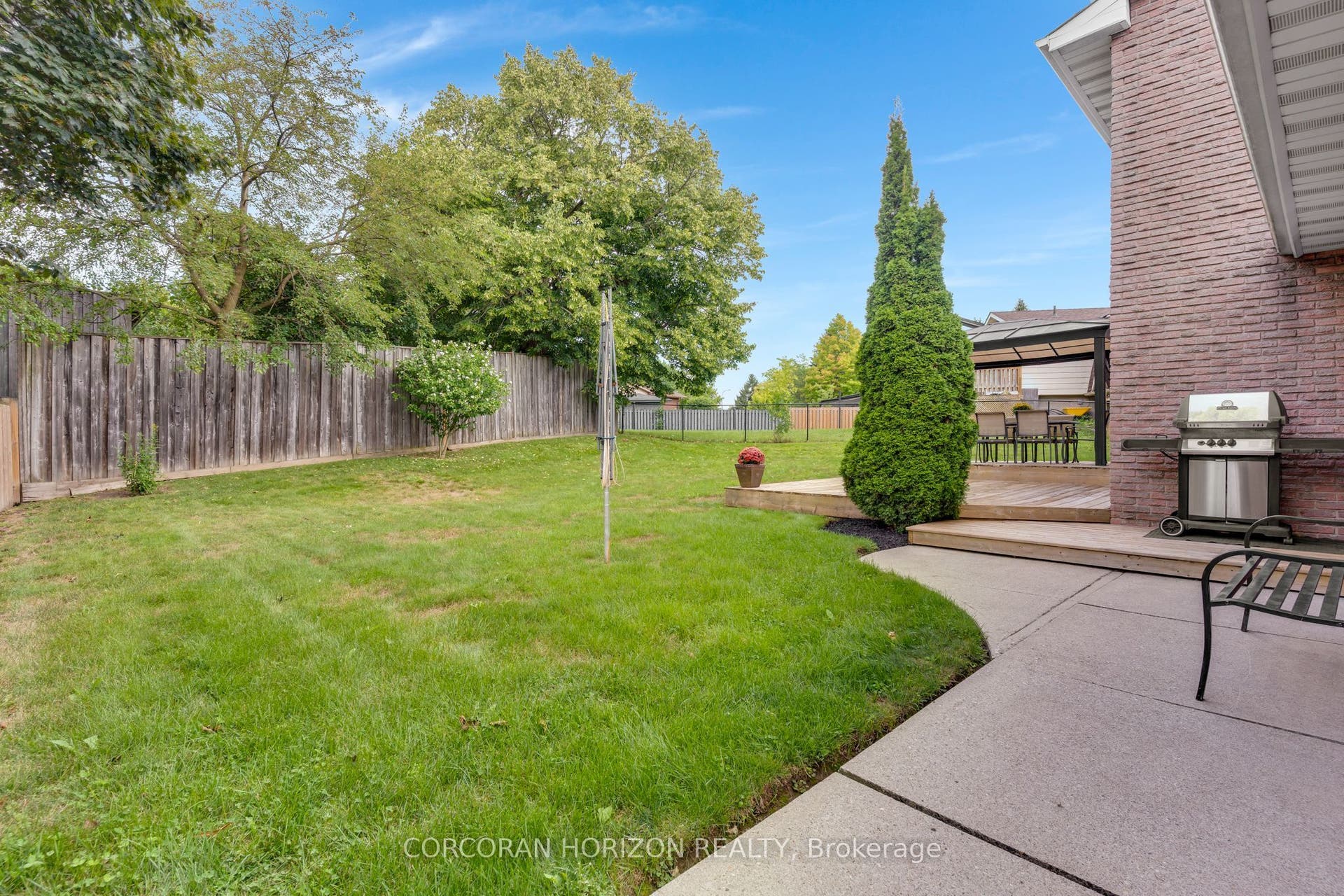 8 Blue Spruce Court, Kitchener, Waterloo ON N2N 1L1 8 Blue Spruce Court, Kitchener, Waterloo ON N2N 1L1
