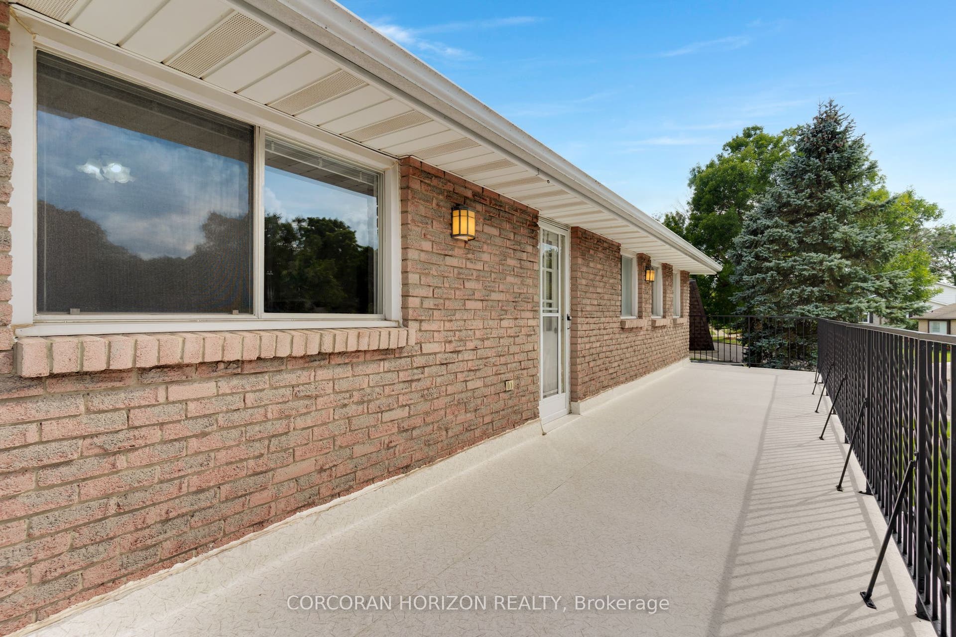 8 Blue Spruce Court, Kitchener, Waterloo ON N2N 1L1 8 Blue Spruce Court, Kitchener, Waterloo ON N2N 1L1