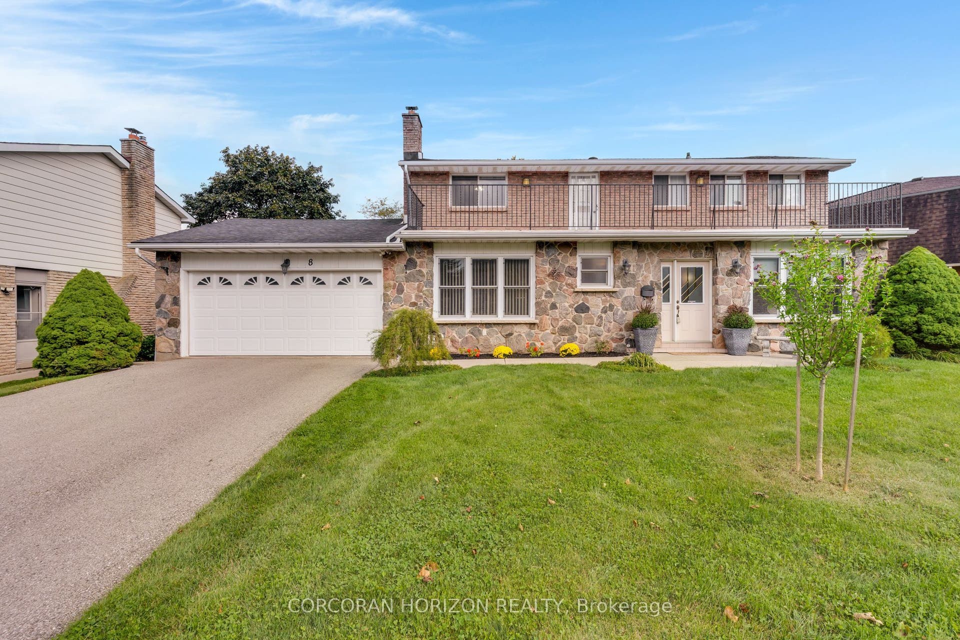 8 Blue Spruce Court, Kitchener, Waterloo ON N2N 1L1 8 Blue Spruce Court, Kitchener, Waterloo ON N2N 1L1