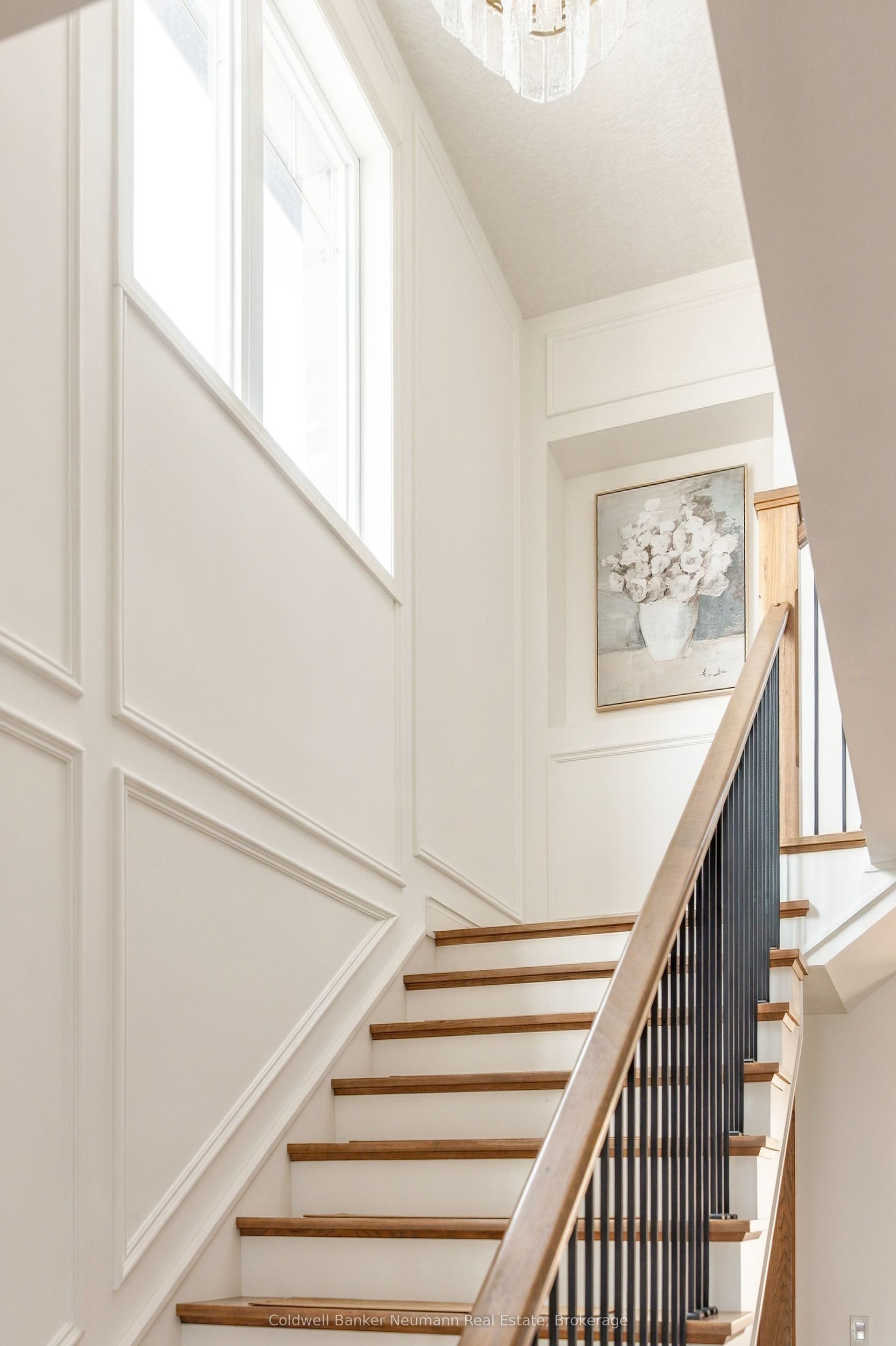 Beautiful moulding details throughout