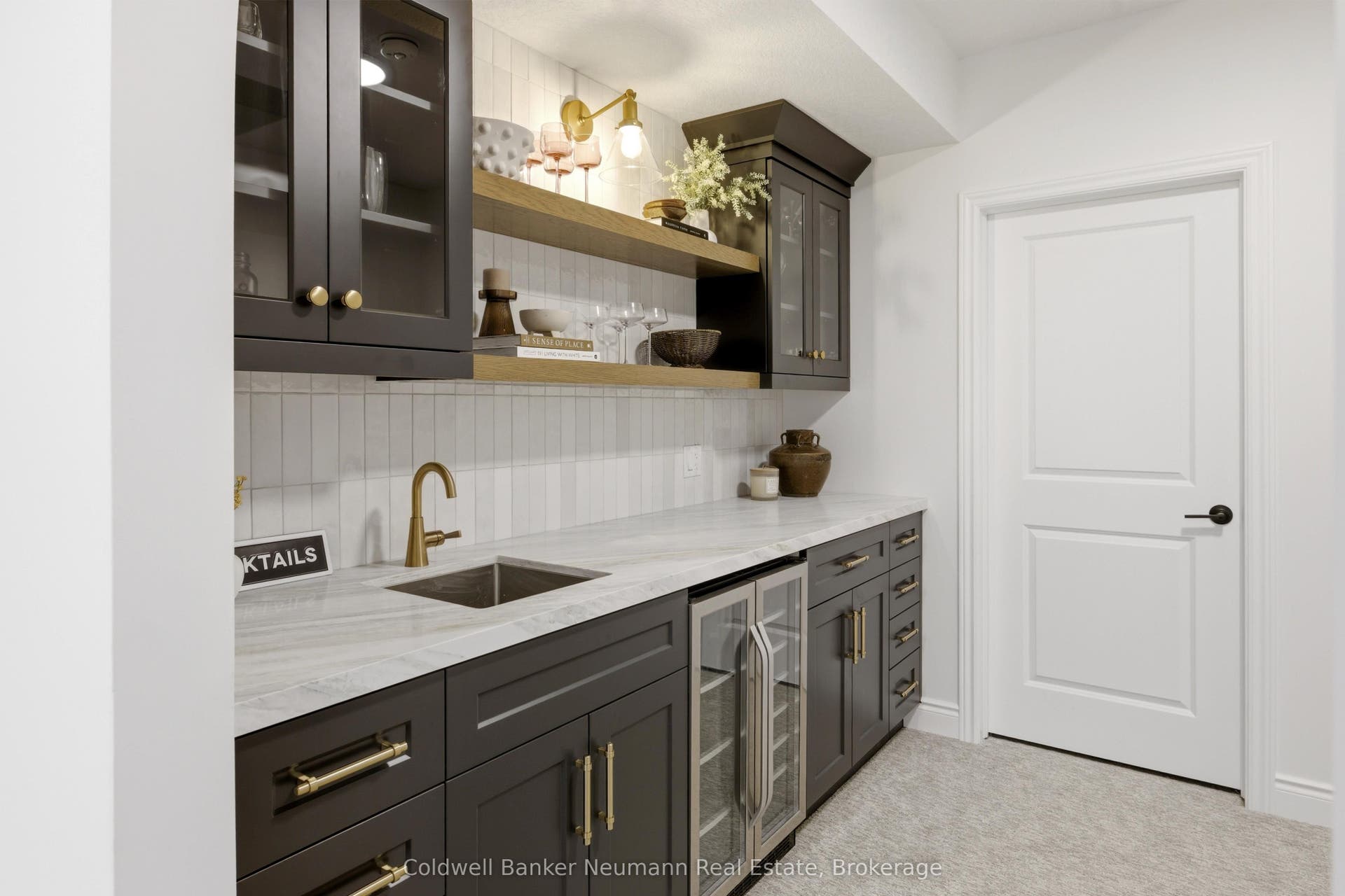 Basement wet bar