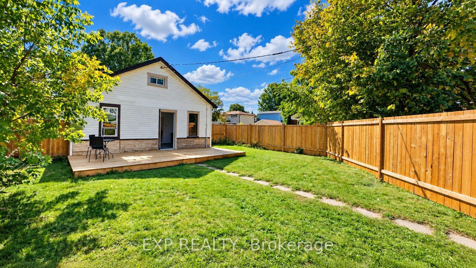 76 Avenue Road, Cambridge, Waterloo ON N1R 1C1 76 Avenue Road, Cambridge, Waterloo ON N1R 1C1