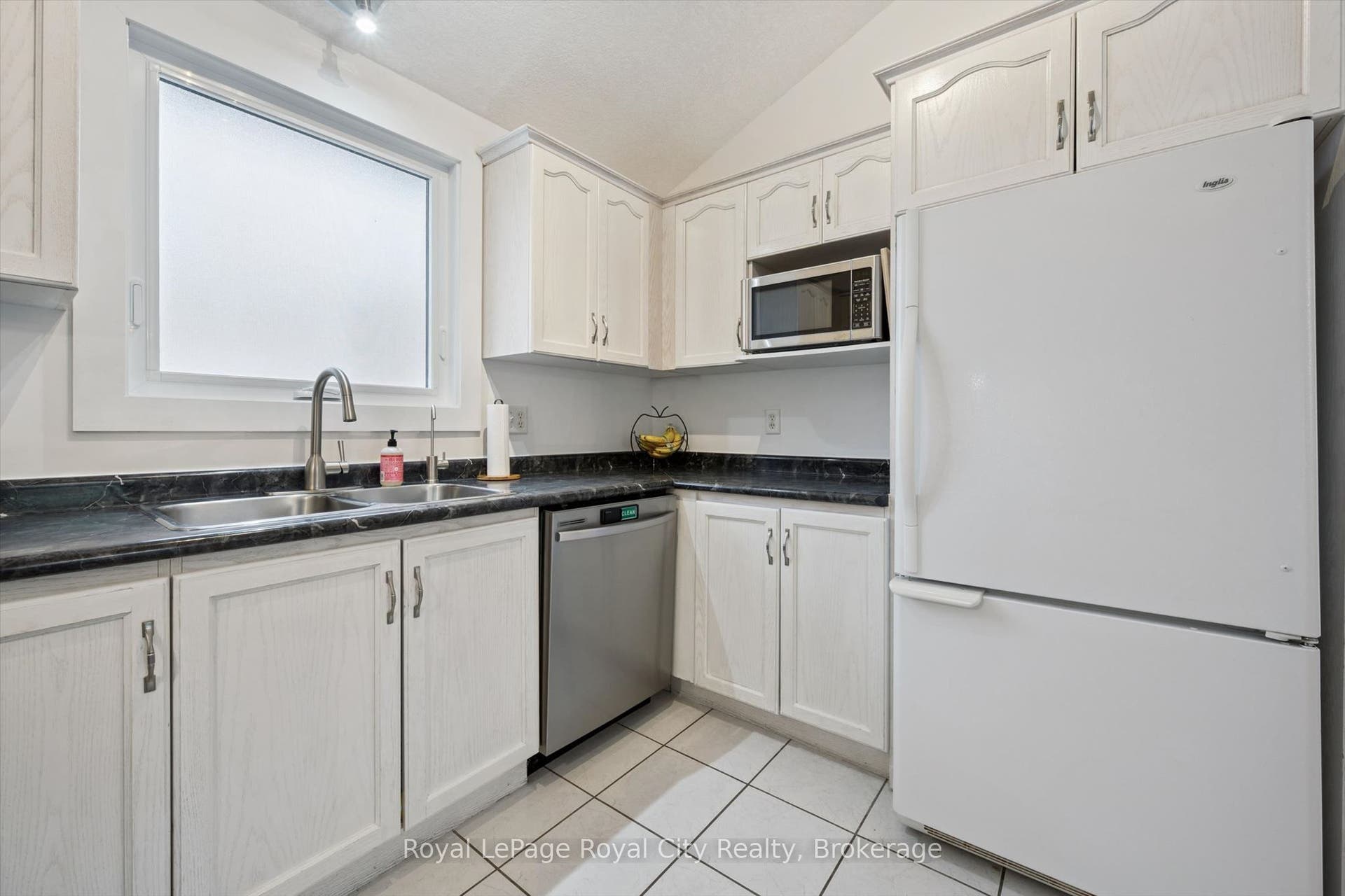 38 Borland Drive, Guelph, Wellington ON N1G 5B5 38 Borland Drive, Guelph, Wellington ON N1G 5B5