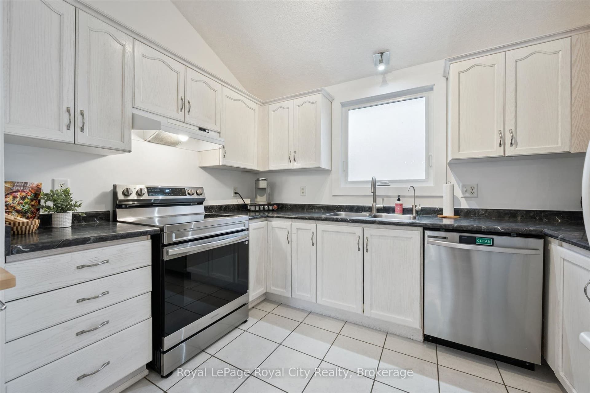 38 Borland Drive, Guelph, Wellington ON N1G 5B5 38 Borland Drive, Guelph, Wellington ON N1G 5B5
