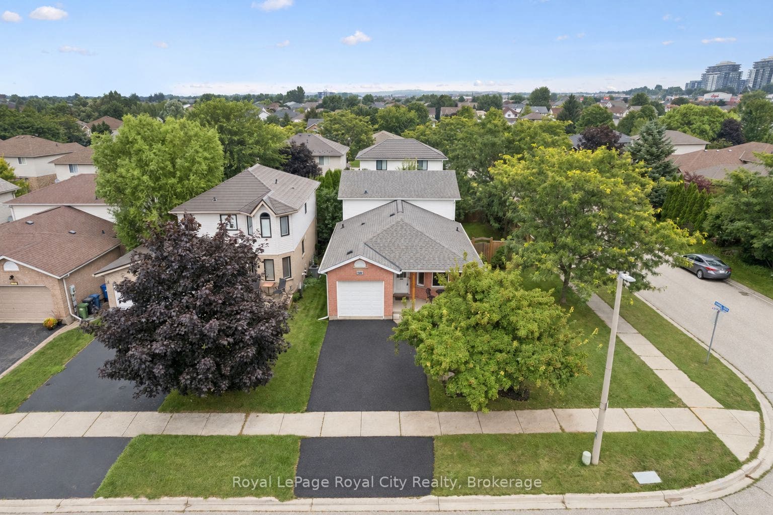 38 Borland Drive, Guelph, Wellington ON N1G 5B5 Virtually Edited