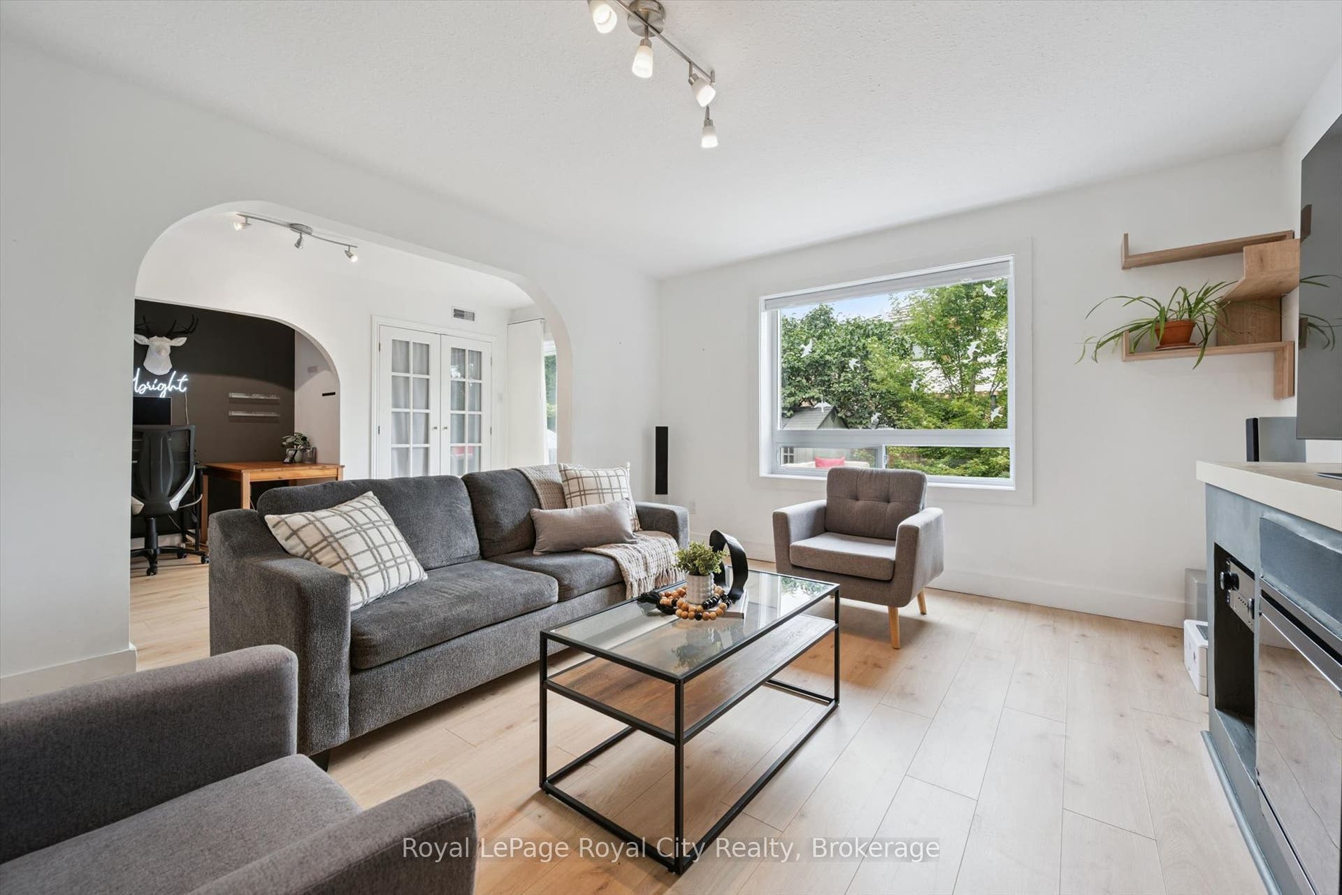 38 Borland Drive, Guelph, Wellington ON N1G 5B5 38 Borland Drive, Guelph, Wellington ON N1G 5B5