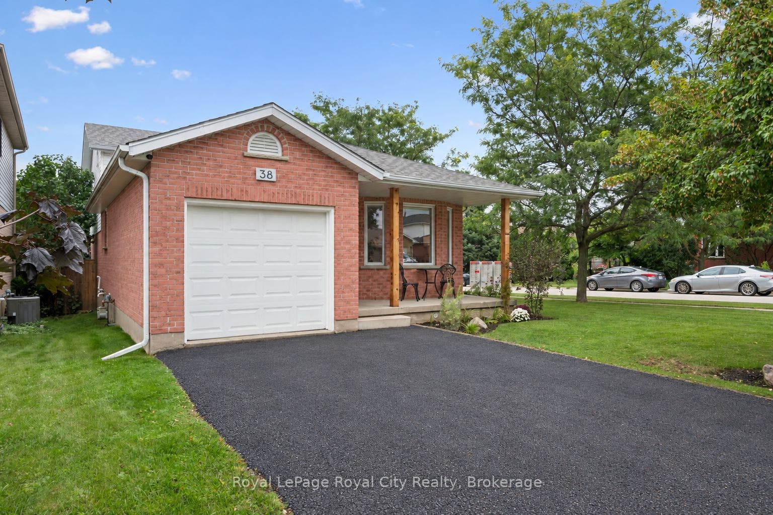 38 Borland Drive, Guelph, Wellington ON N1G 5B5 Virtually Edited