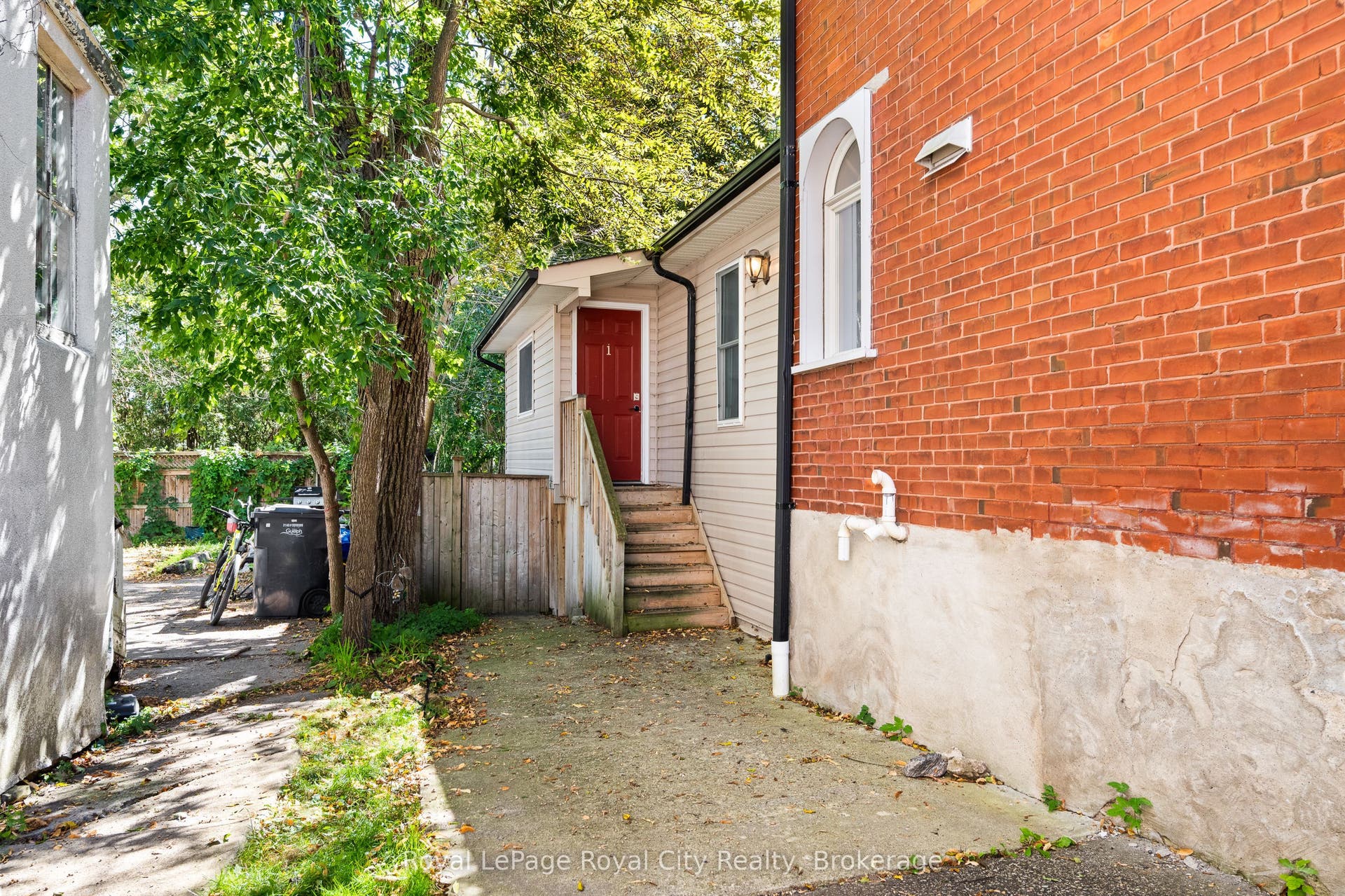 98 Waterloo Avenue, Guelph, Wellington ON N1H 3H8 98 Waterloo Avenue, Guelph, Wellington ON N1H 3H8