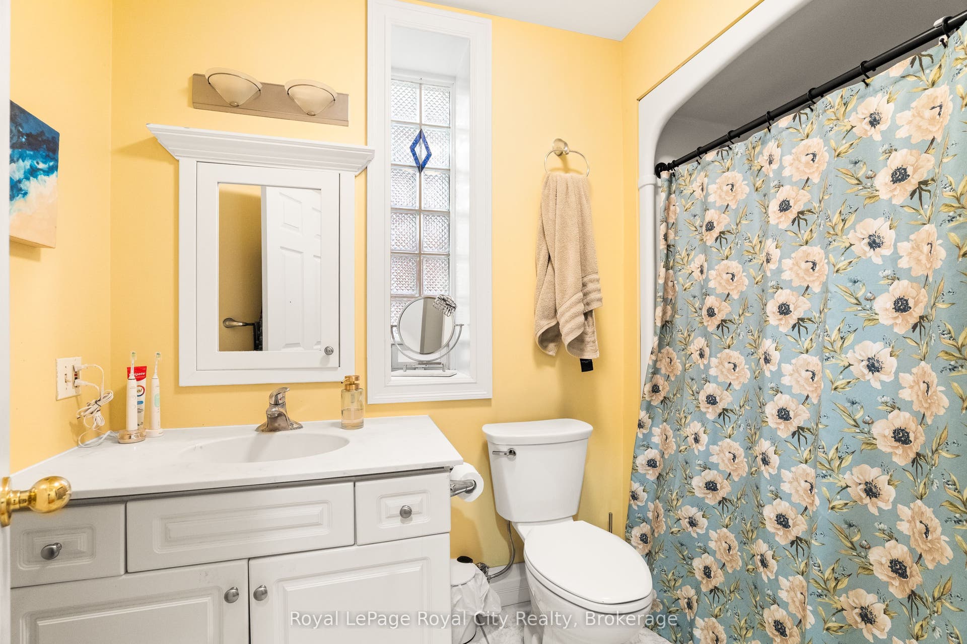98 Waterloo Avenue, Guelph, Wellington ON N1H 3H8 98 Waterloo Avenue, Guelph, Wellington ON N1H 3H8