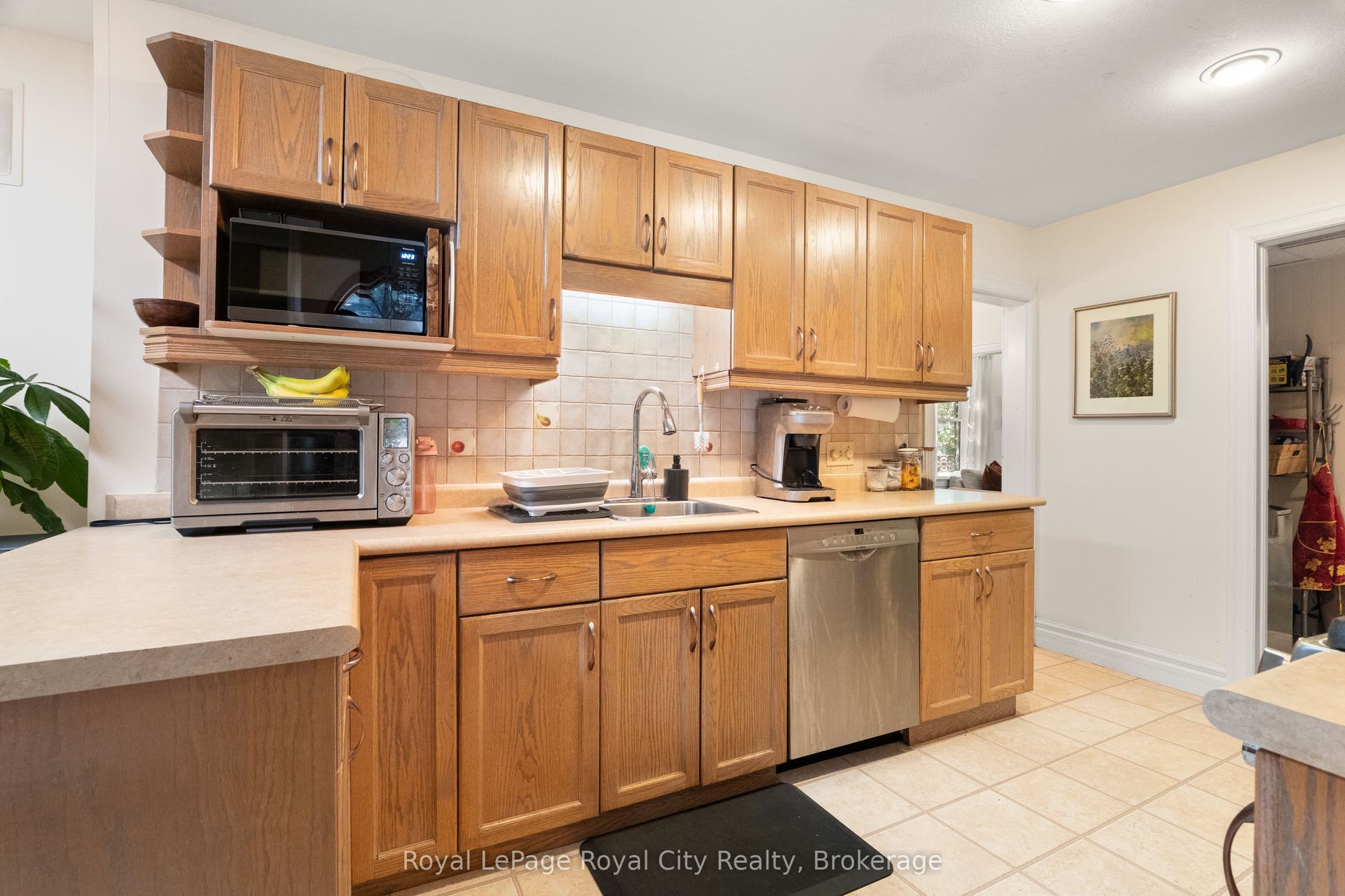 98 Waterloo Avenue, Guelph, Wellington ON N1H 3H8 98 Waterloo Avenue, Guelph, Wellington ON N1H 3H8