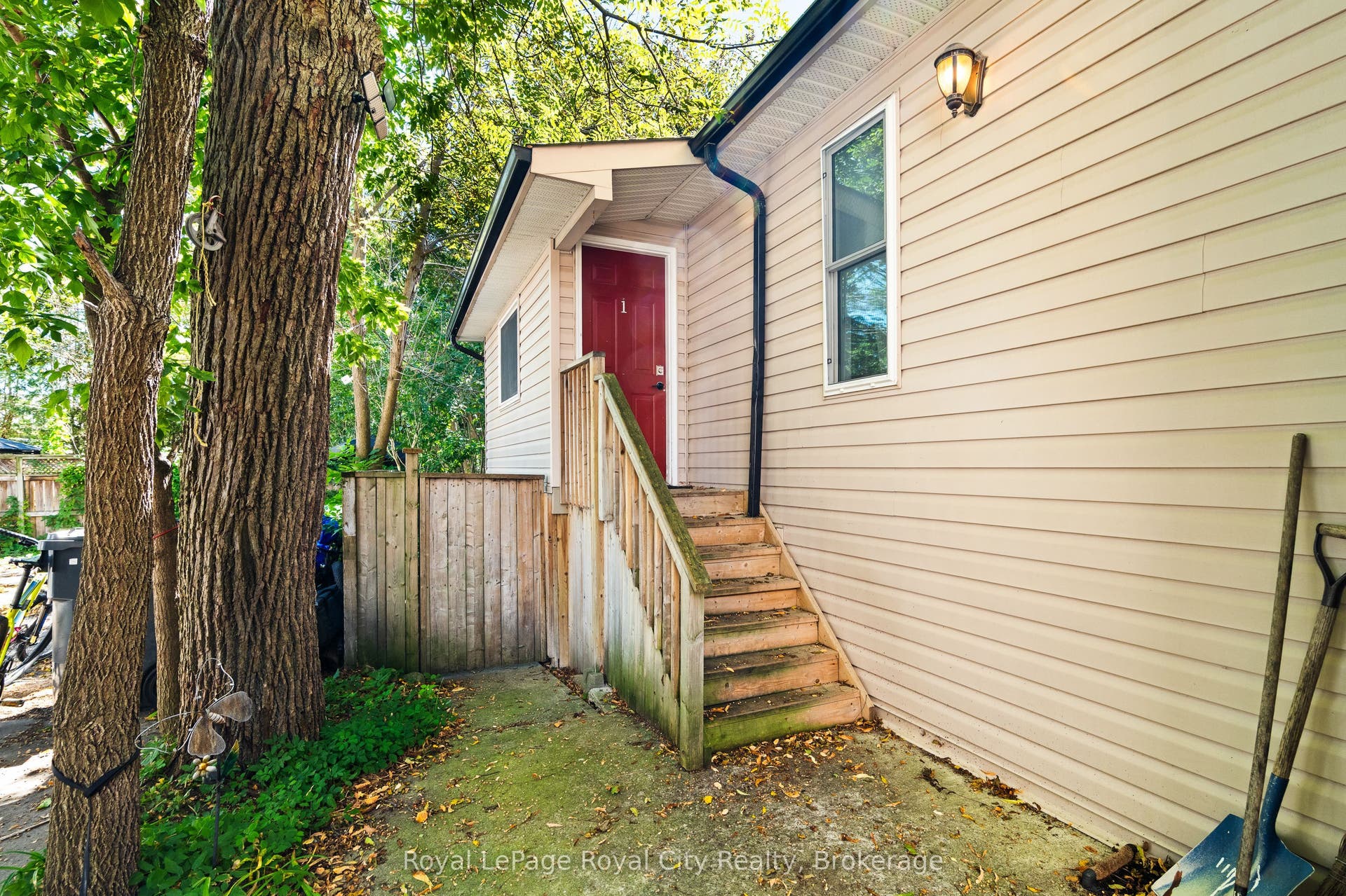 98 Waterloo Avenue, Guelph, Wellington ON N1H 3H8 98 Waterloo Avenue, Guelph, Wellington ON N1H 3H8
