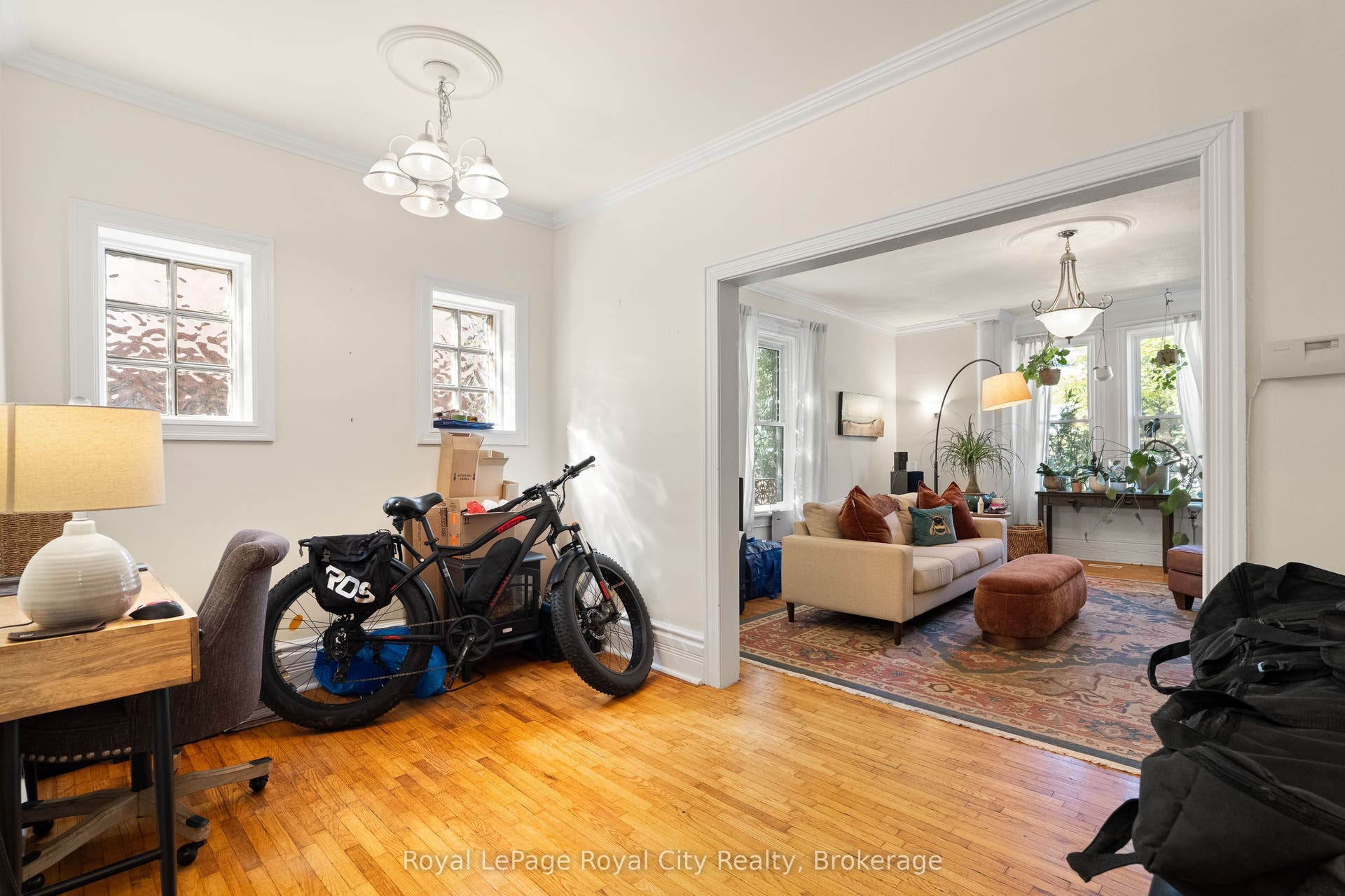 98 Waterloo Avenue, Guelph, Wellington ON N1H 3H8 98 Waterloo Avenue, Guelph, Wellington ON N1H 3H8