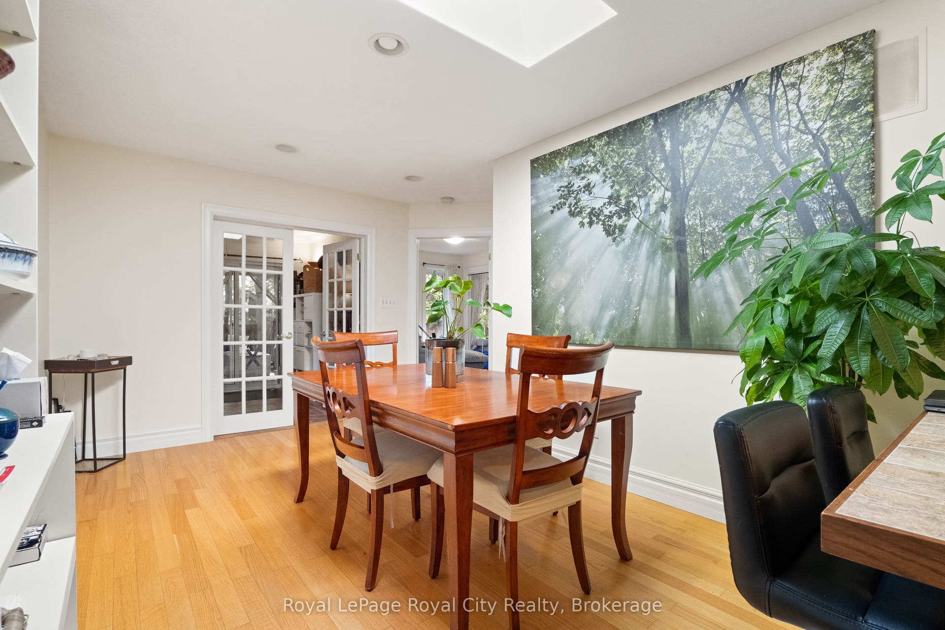 98 Waterloo Avenue, Guelph, Wellington ON N1H 3H8 98 Waterloo Avenue, Guelph, Wellington ON N1H 3H8