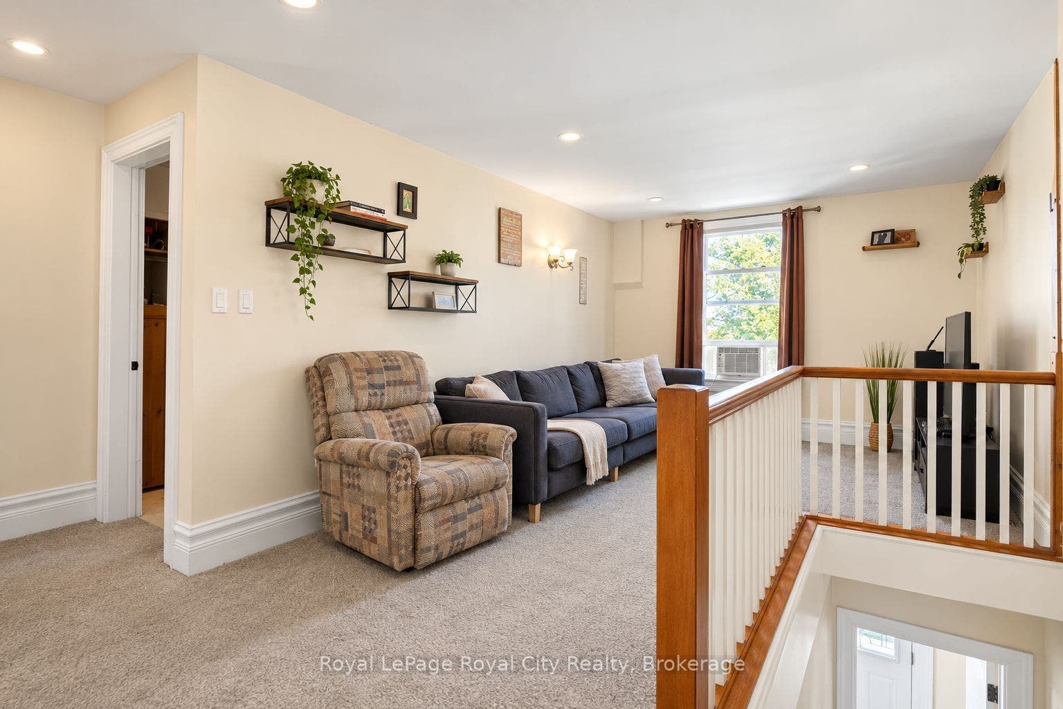 98 Waterloo Avenue, Guelph, Wellington ON N1H 3H8 AI edited to remove clutter in living room