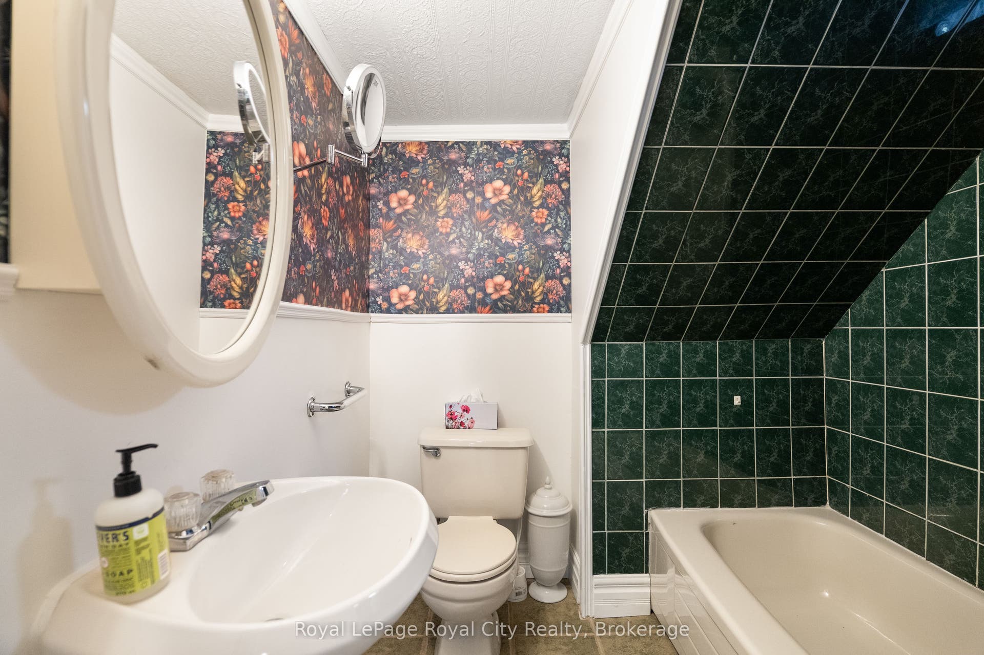 98 Waterloo Avenue, Guelph, Wellington ON N1H 3H8 98 Waterloo Avenue, Guelph, Wellington ON N1H 3H8