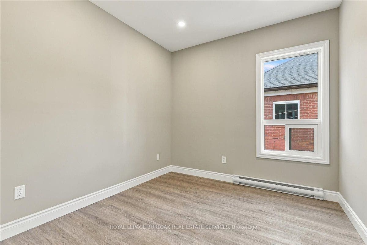 17 Eby Street S, #Upper, Kitchener, Waterloo ON N2G 3K6 17 Eby Street S, #Upper, Kitchener, Waterloo ON N2G 3K6